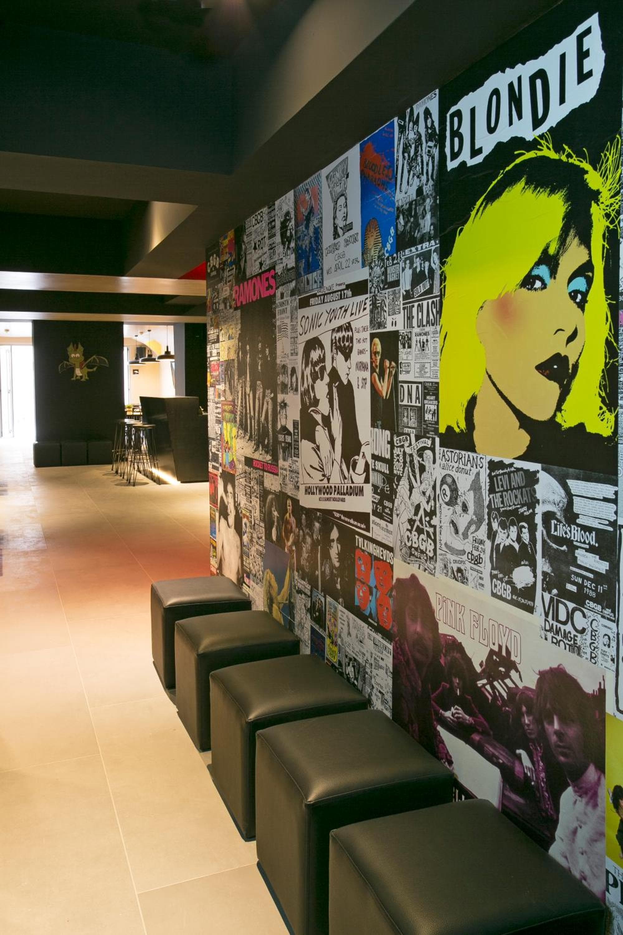 Sant Jordi Hostels Rock Palace photo 4