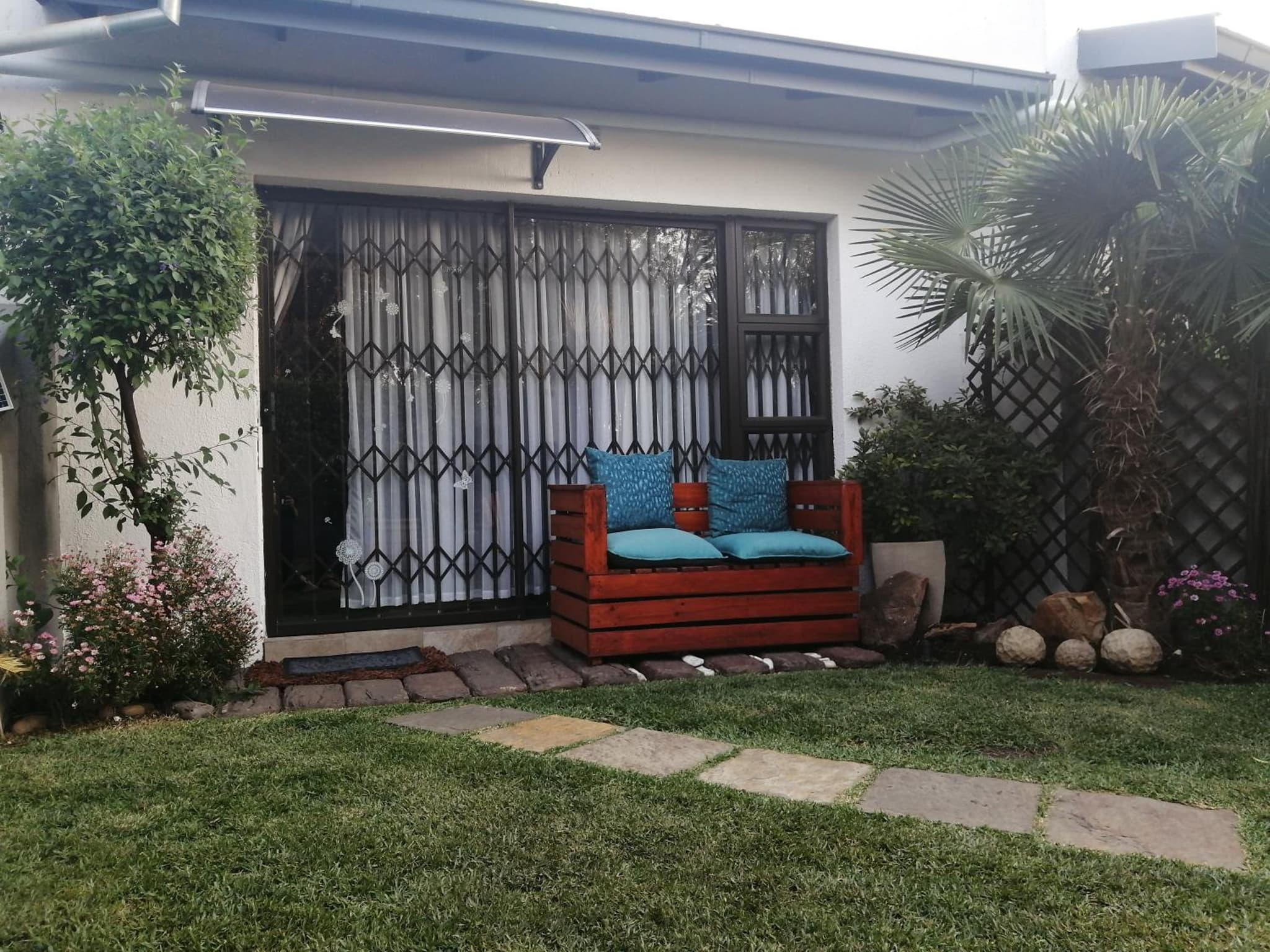 Roxy's Rest Guest House photo 3