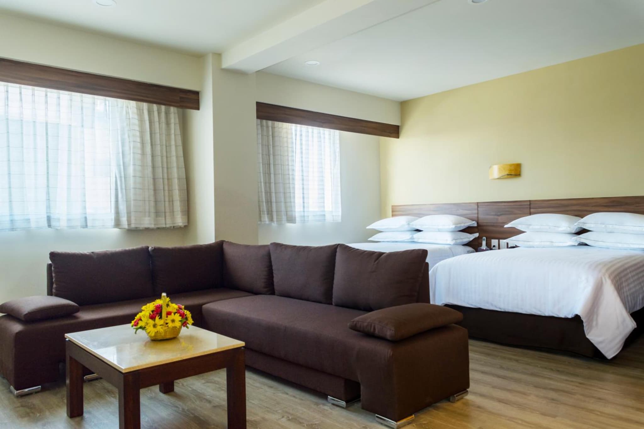 Hotel Crown Victoria photo 8