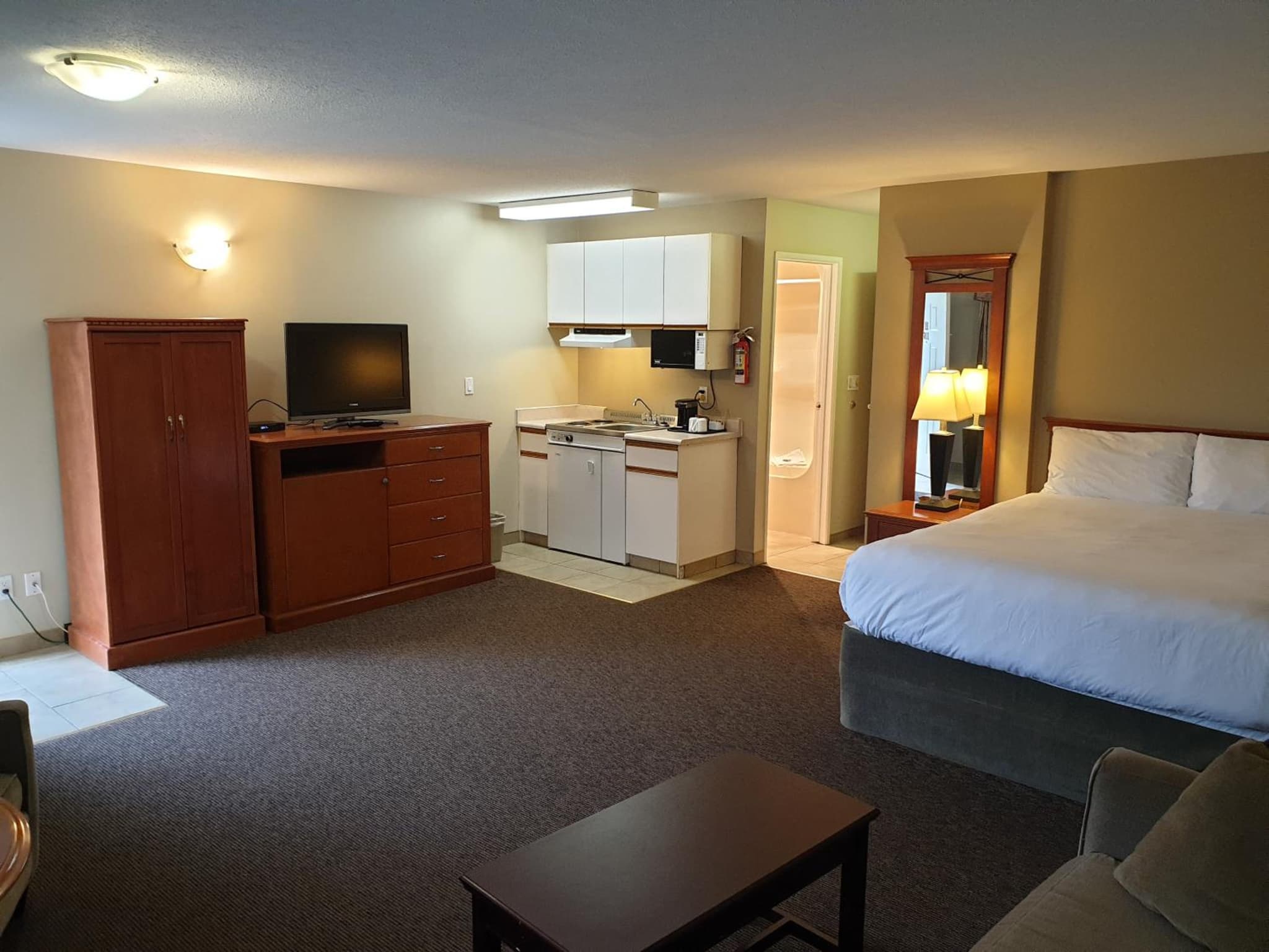 Riverland Inn & Suites photo 9