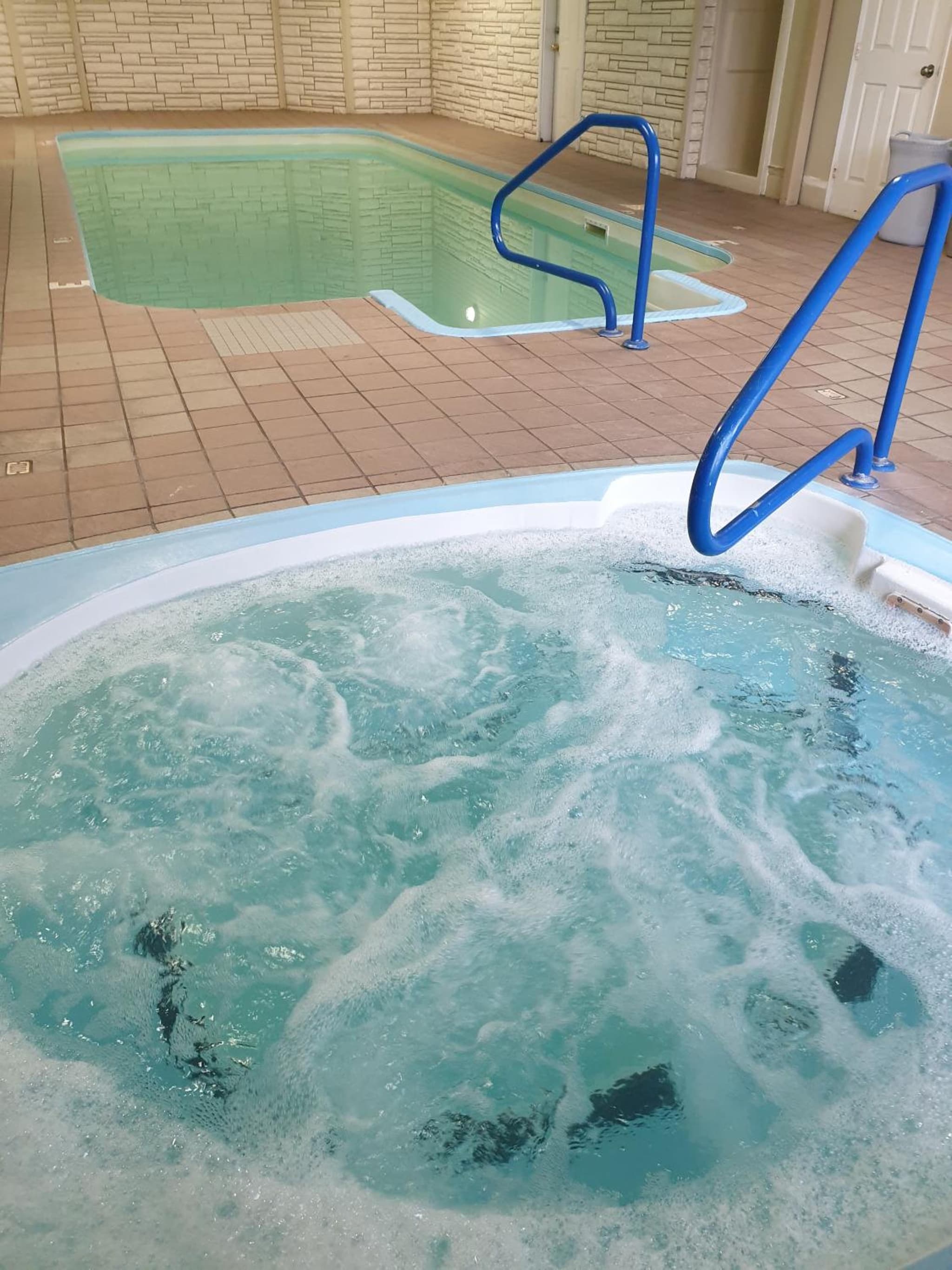 Riverland Inn & Suites photo 6