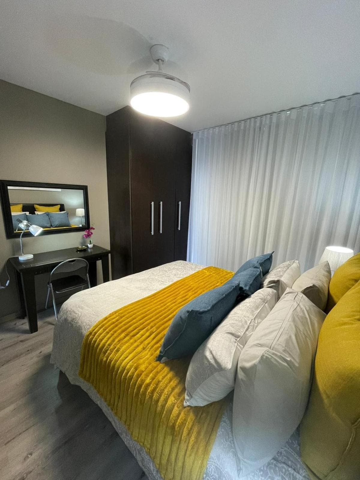 Infinity Self Catering Beachfront Apartment 302 photo 9