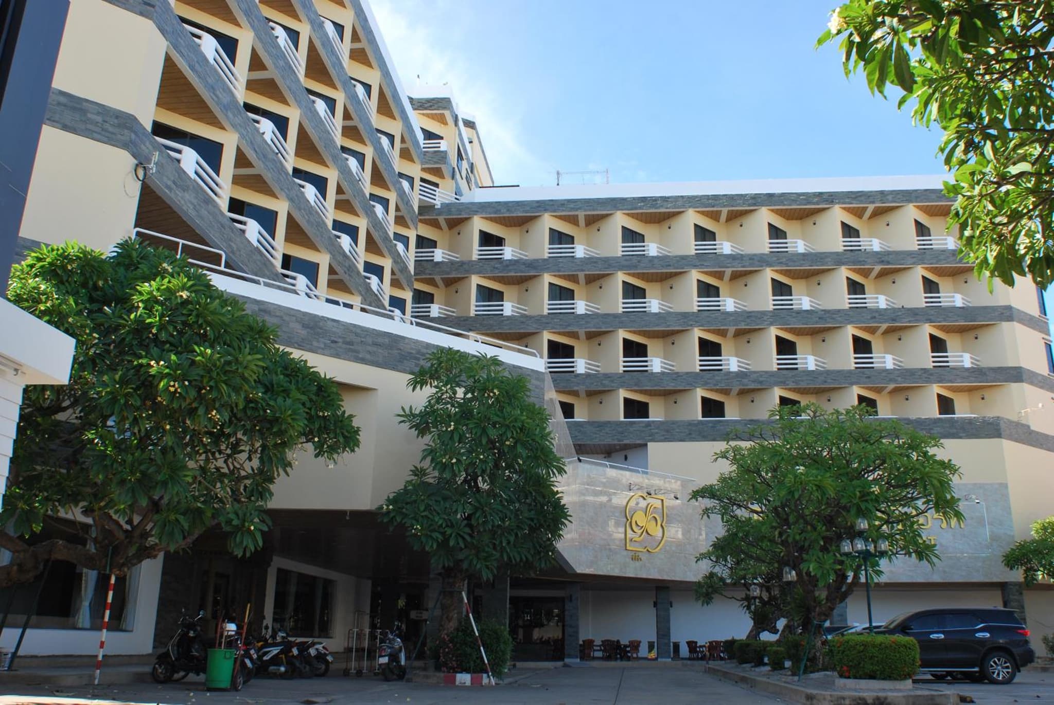 City Beach Resort photo 4