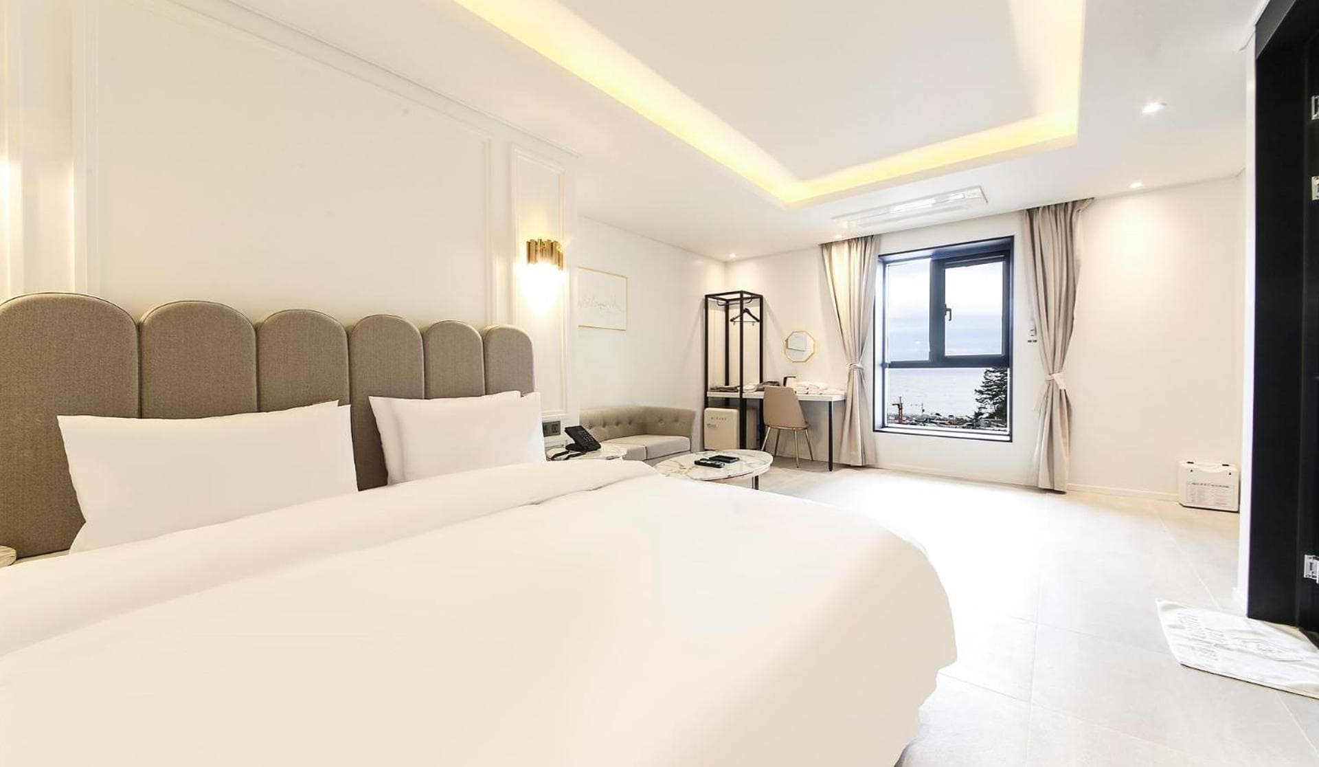 H moment Hotel songjeong photo 2