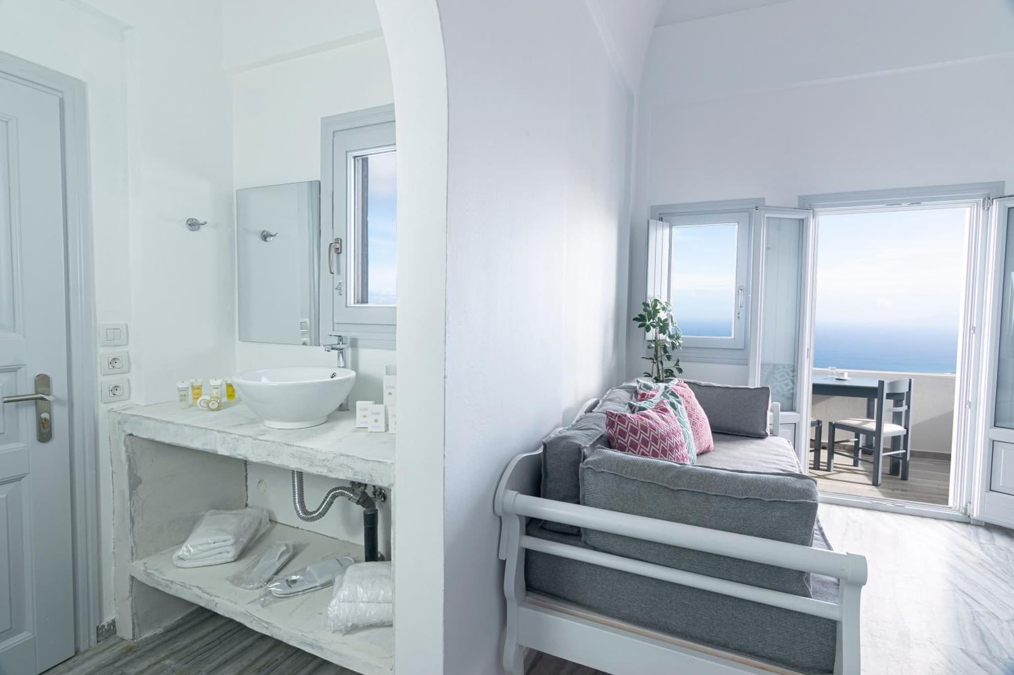 Phaos Santorini Suites photo 4