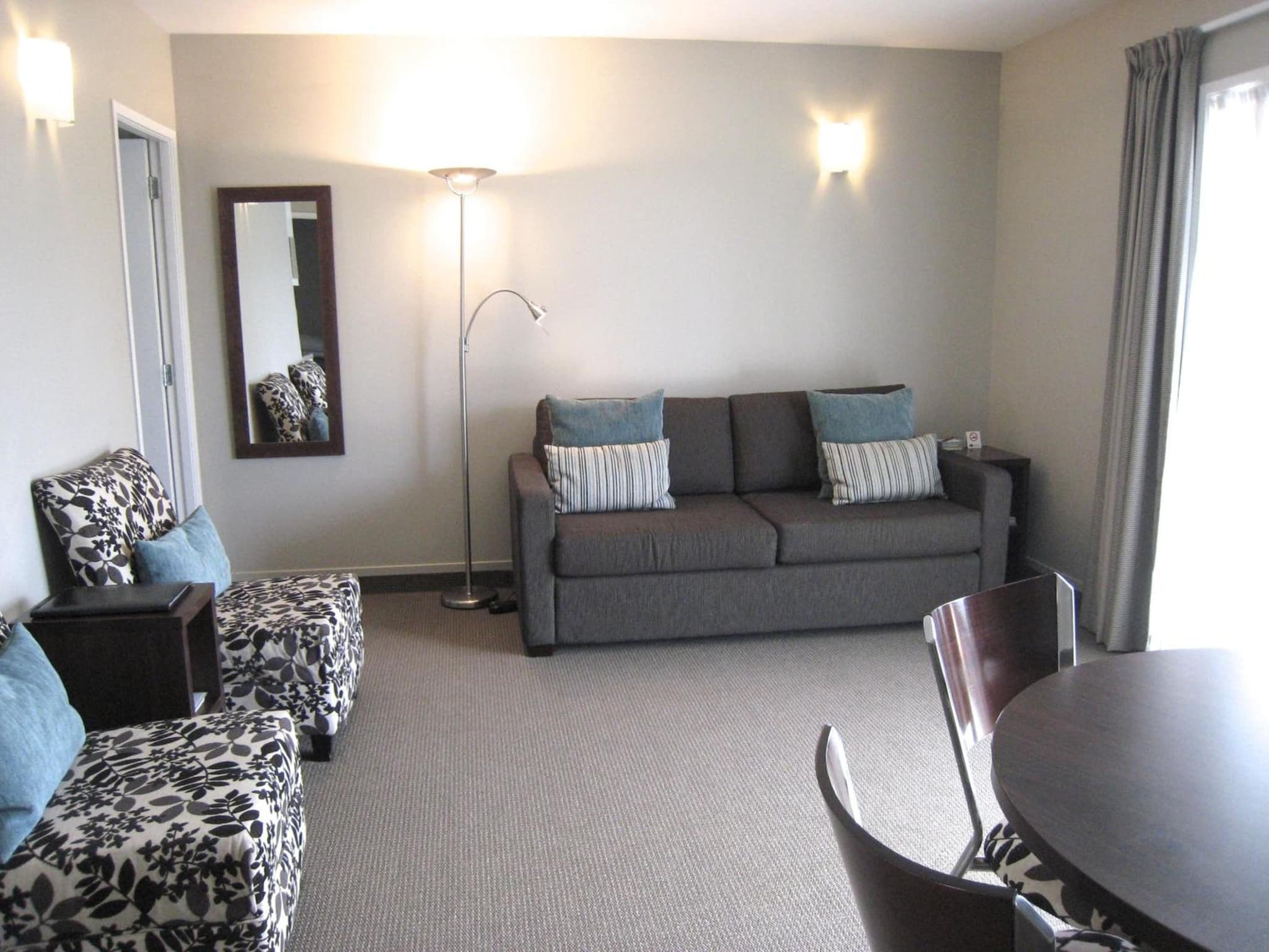Buller Court on Palmerston photo 5