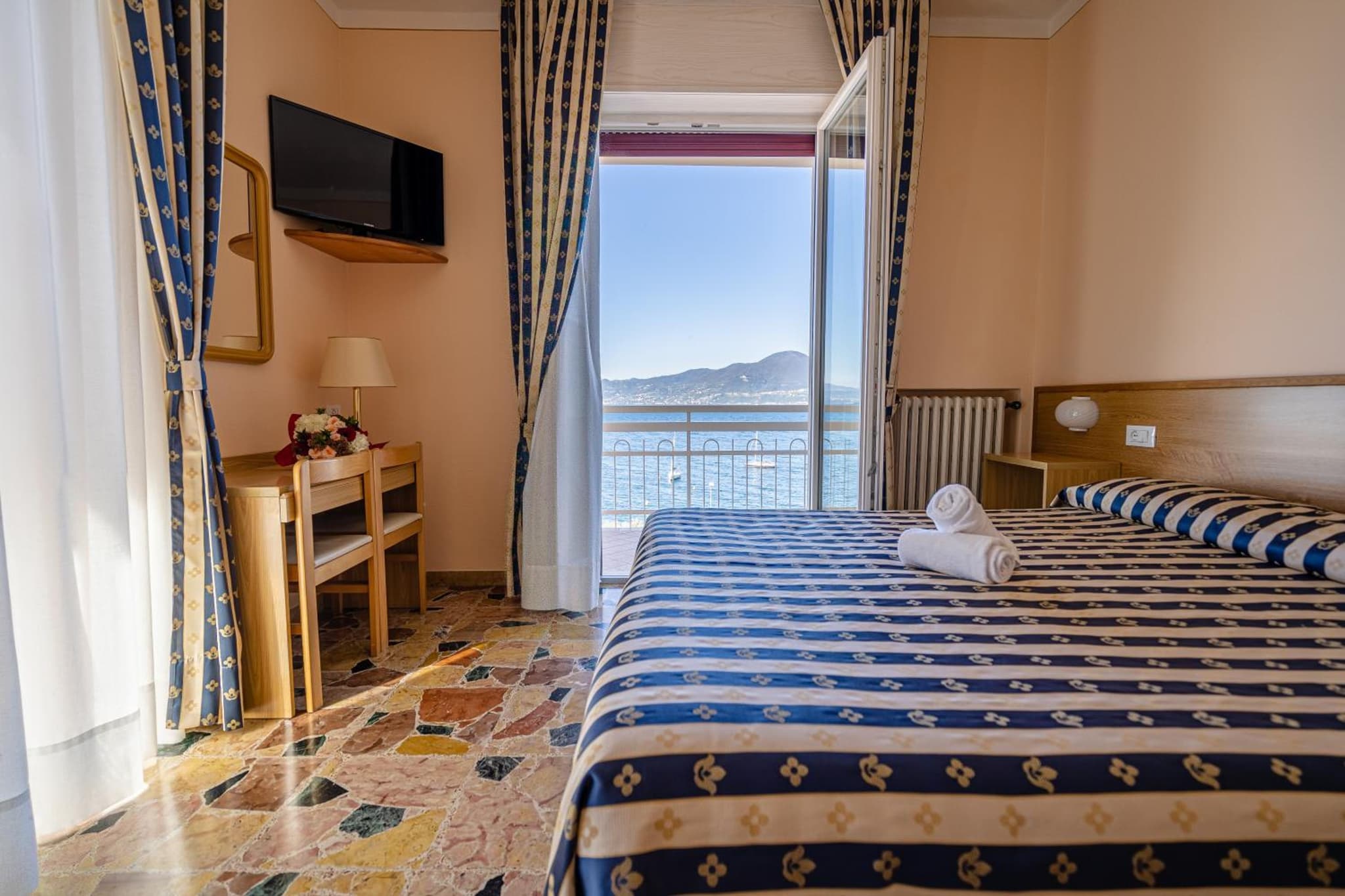 Hotel Benacus Torri del Benaco photo 4