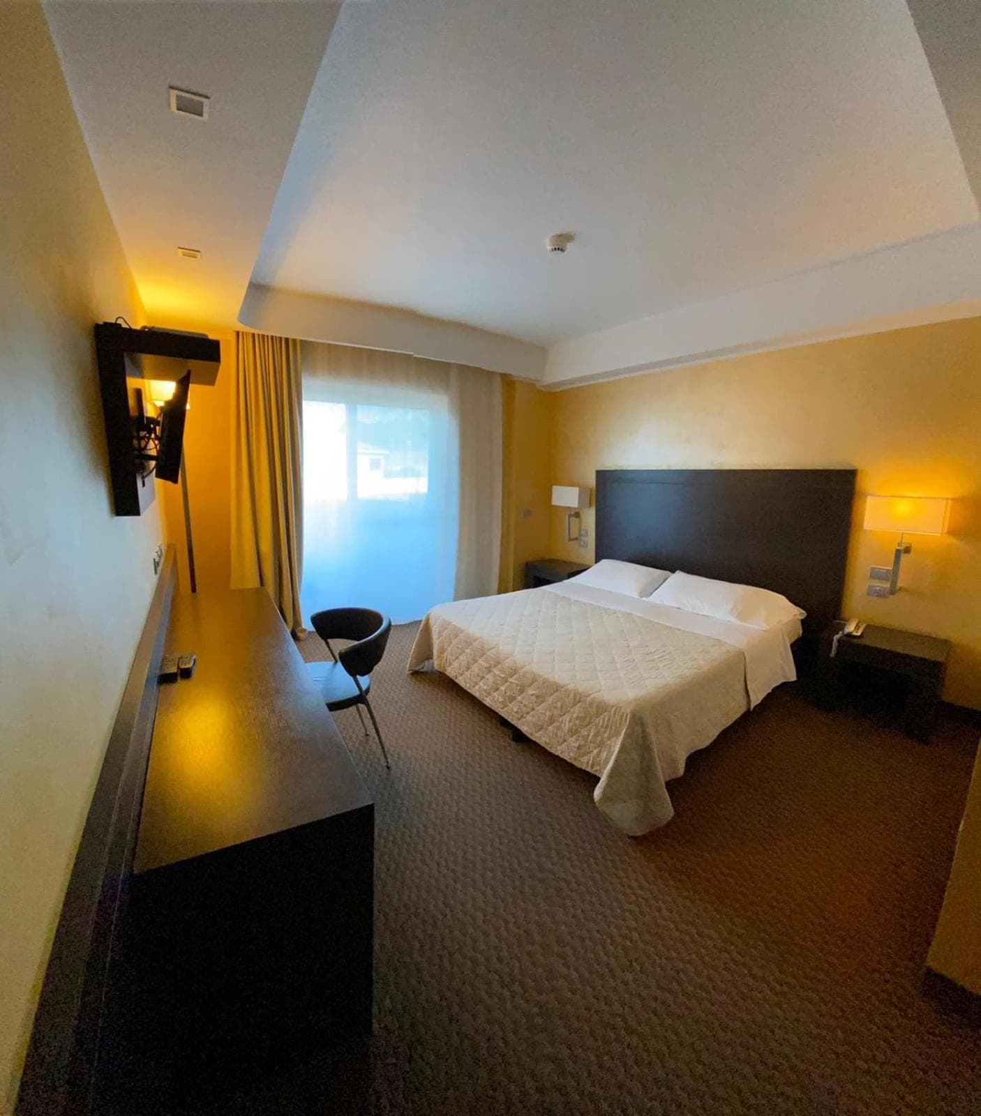 E' Hotel photo 5