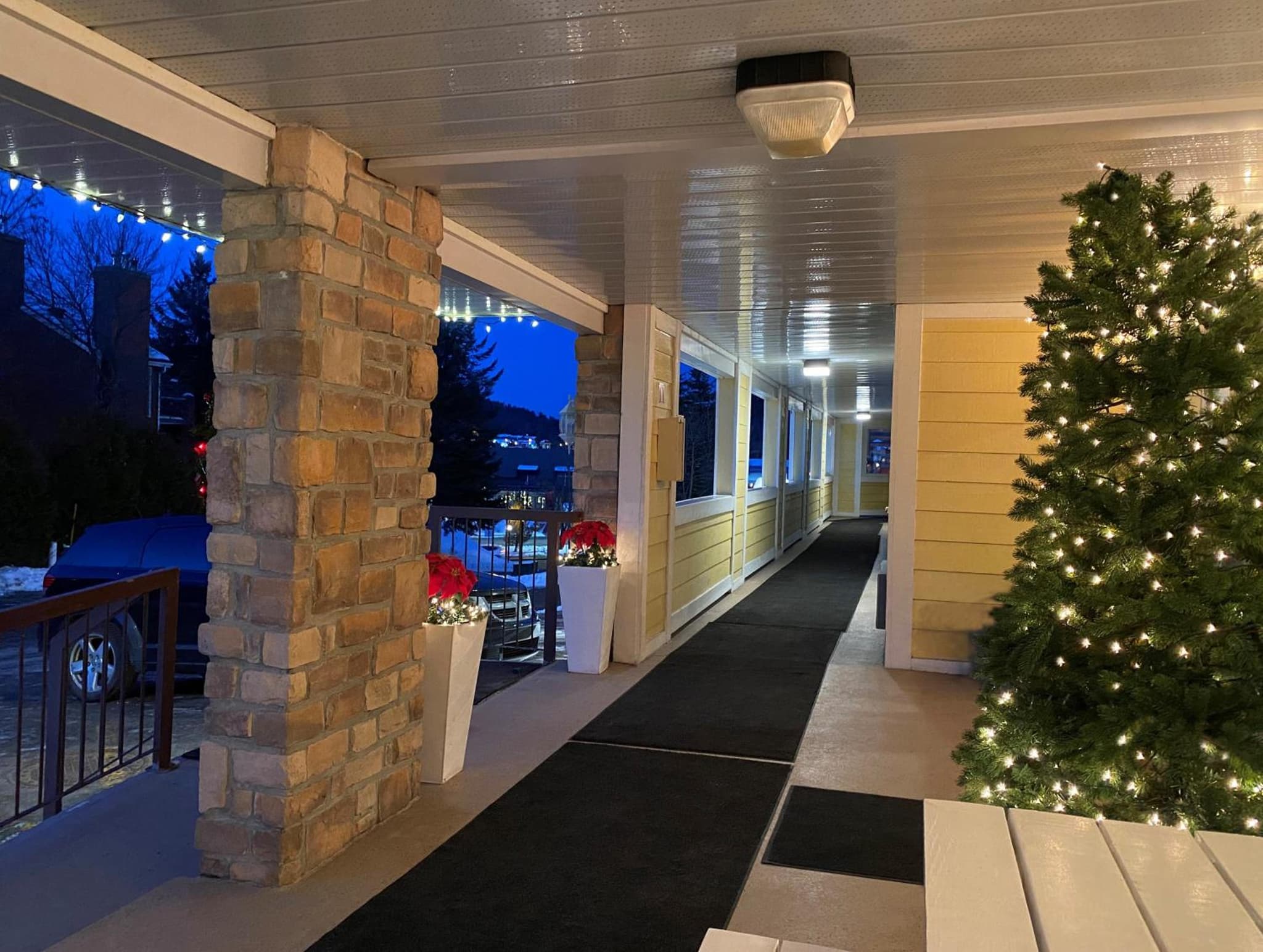 Hotel and Suites Les Laurentides photo 2
