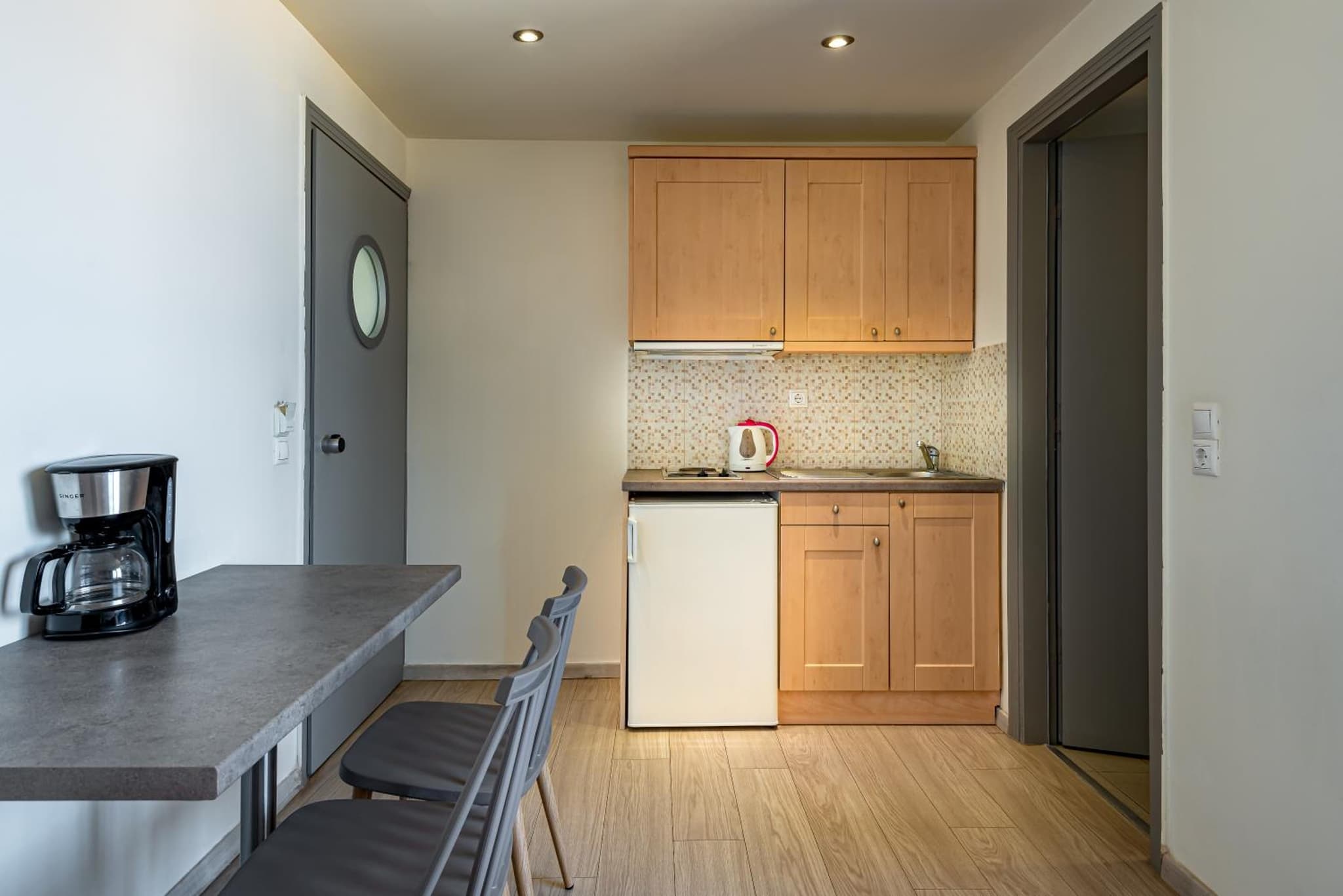 Icarus Apartments photo 2
