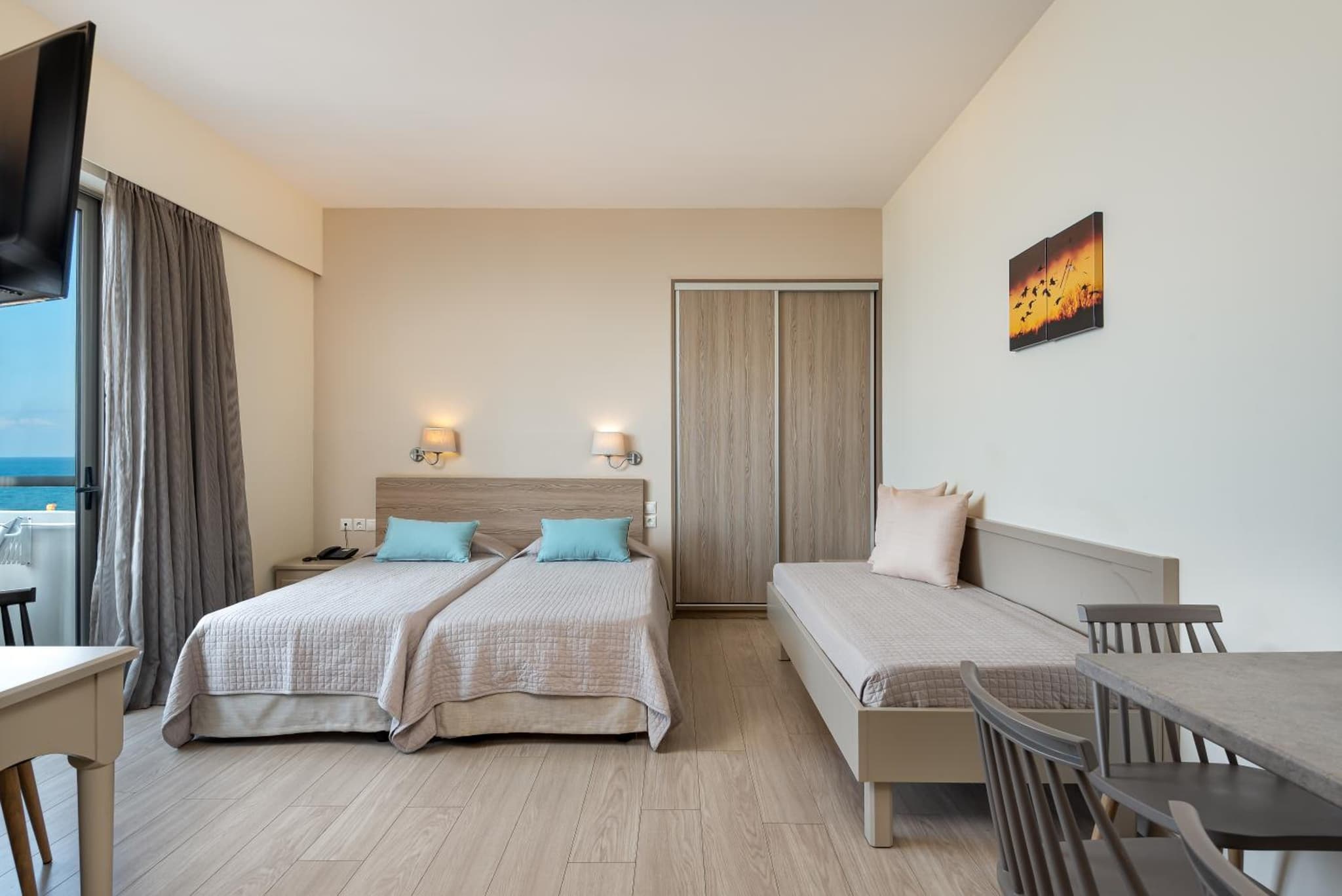Icarus Apartments photo 4