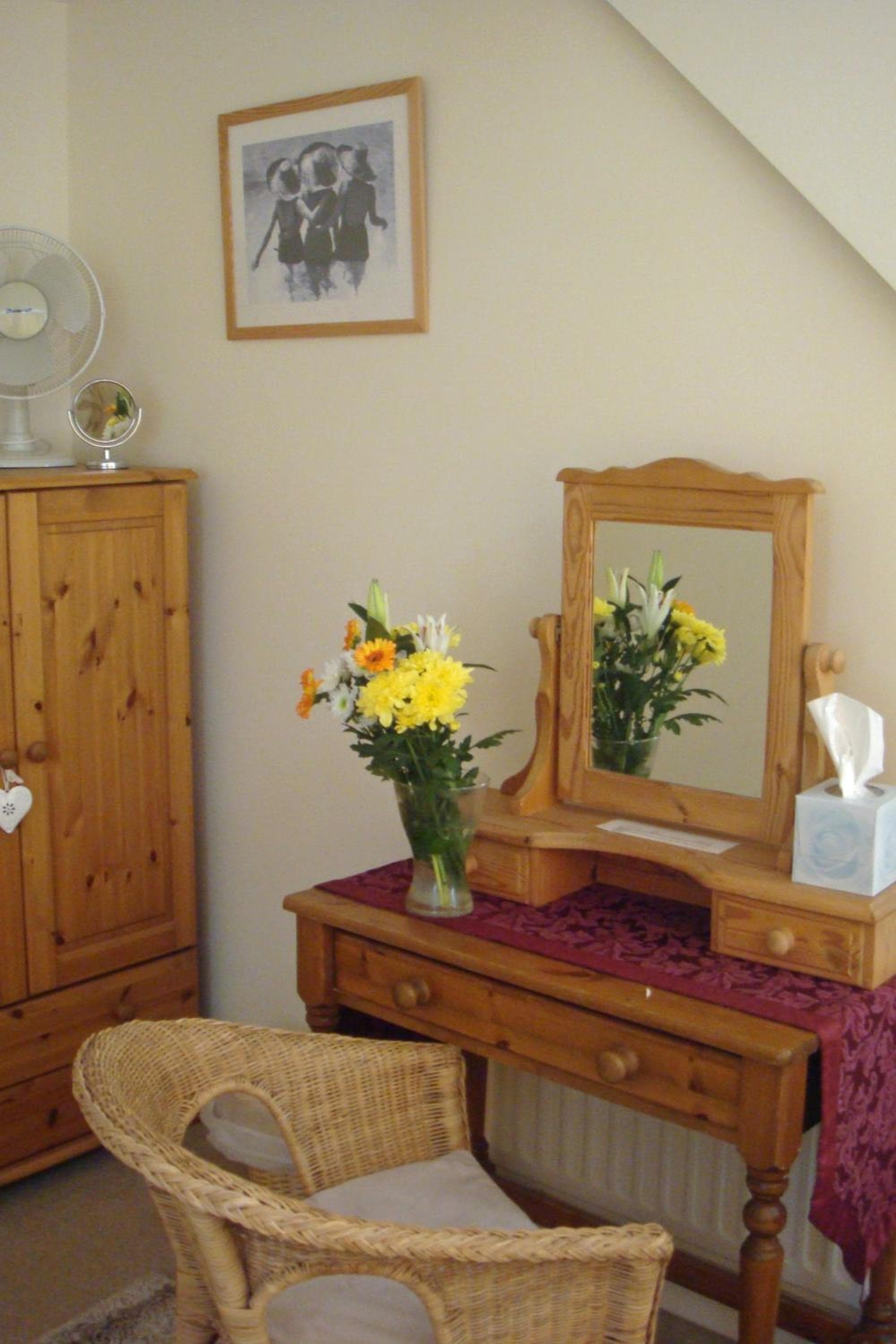 Harlequin Guest House with parking photo 2