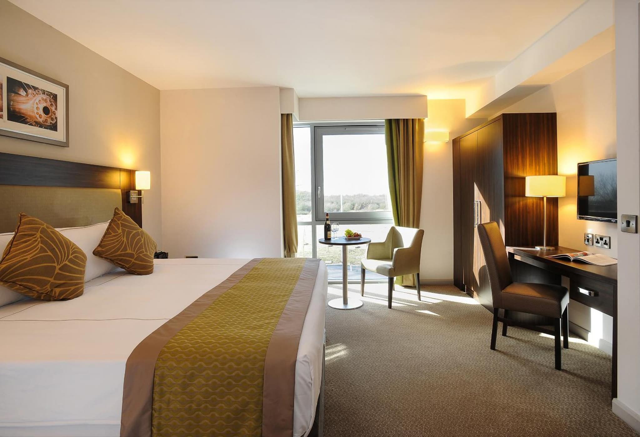 Heston Hyde Hotel photo 9