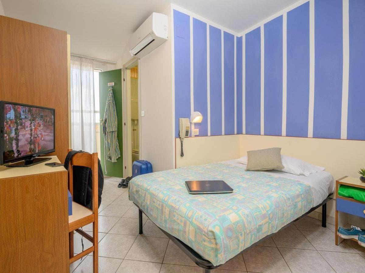 Hotel City photo 9