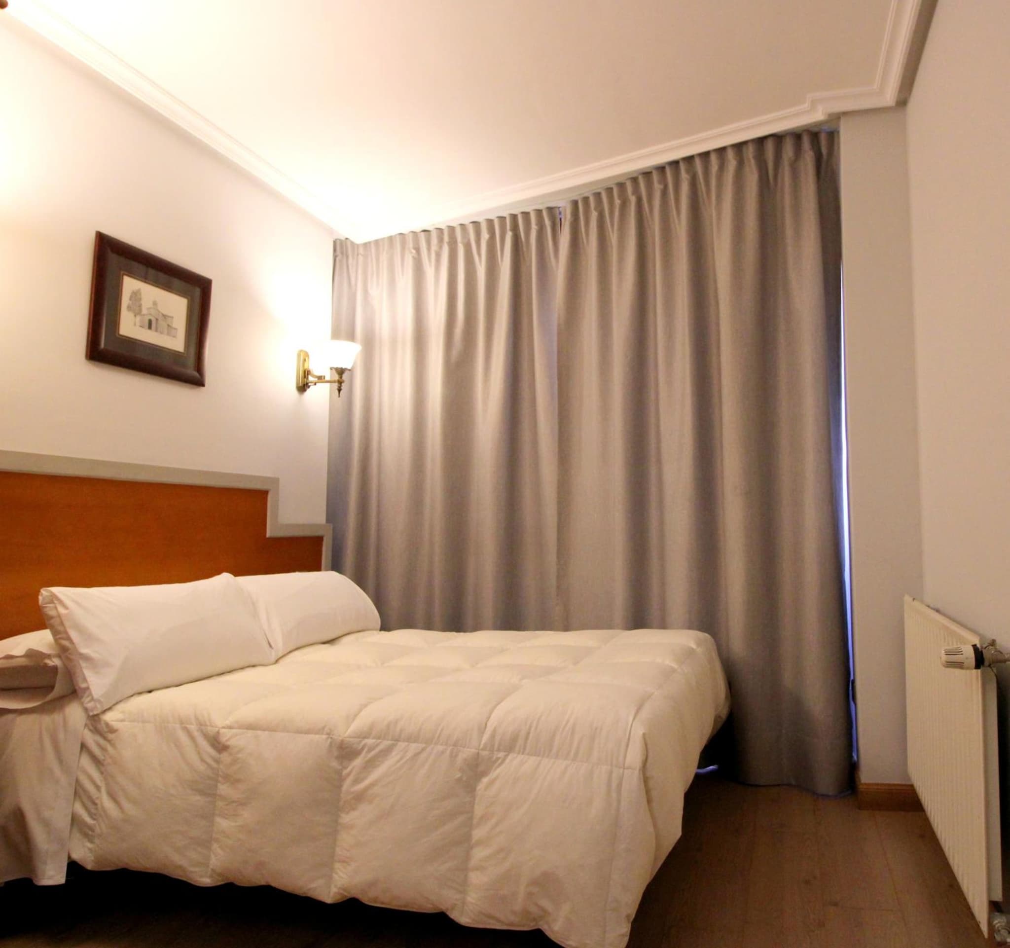 Hotel Carbayon photo 2