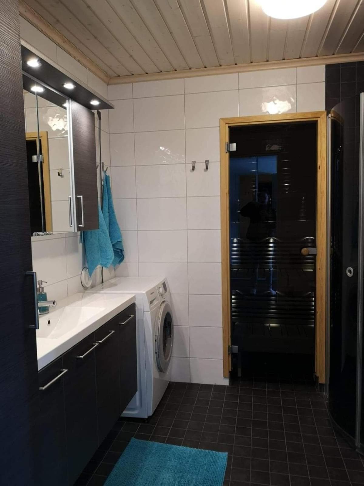 SARA - Modern Row Aprt with Sauna - 24h Check-in photo 2