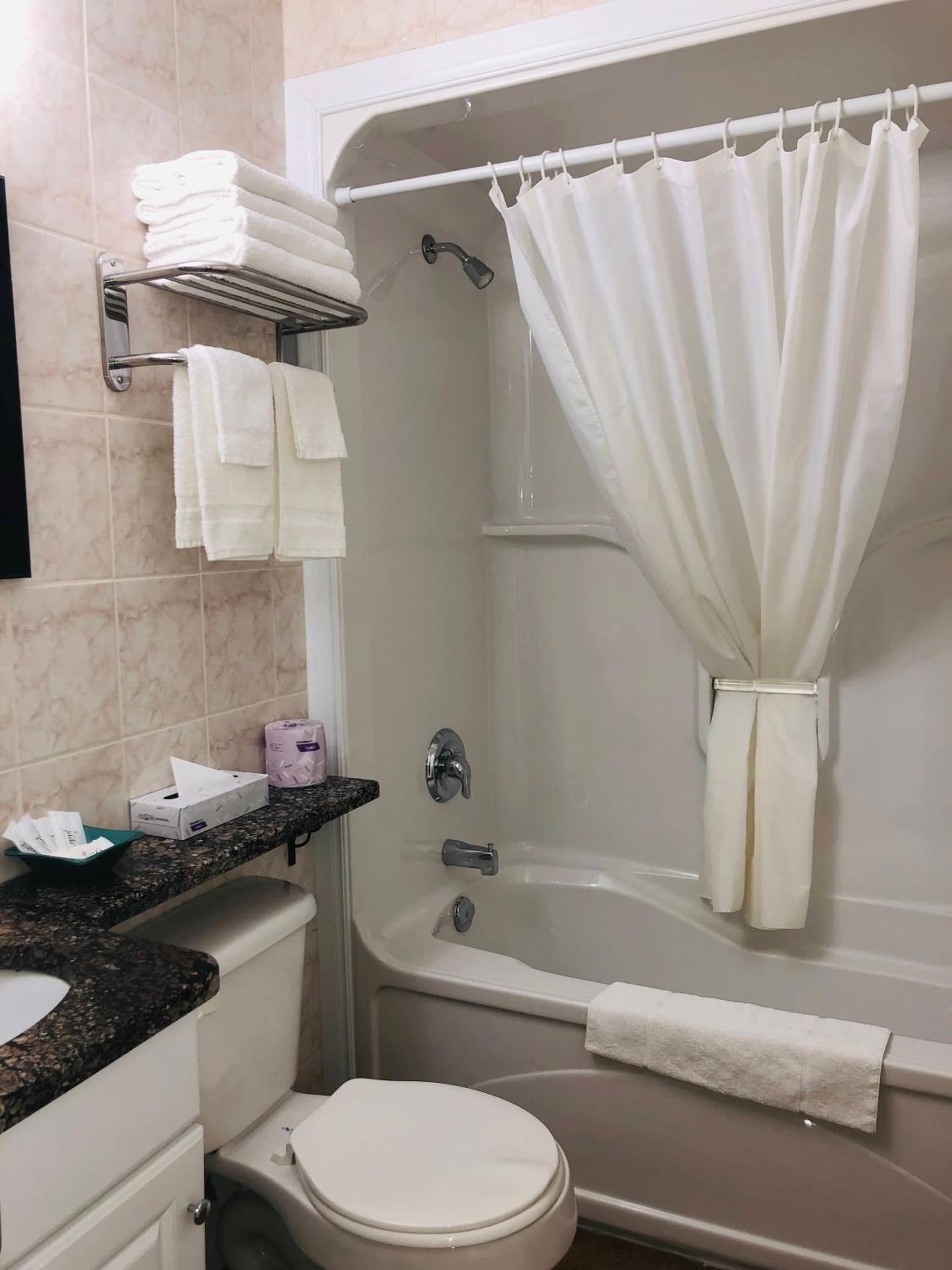 Perth Plaza Inn & Suites photo 8
