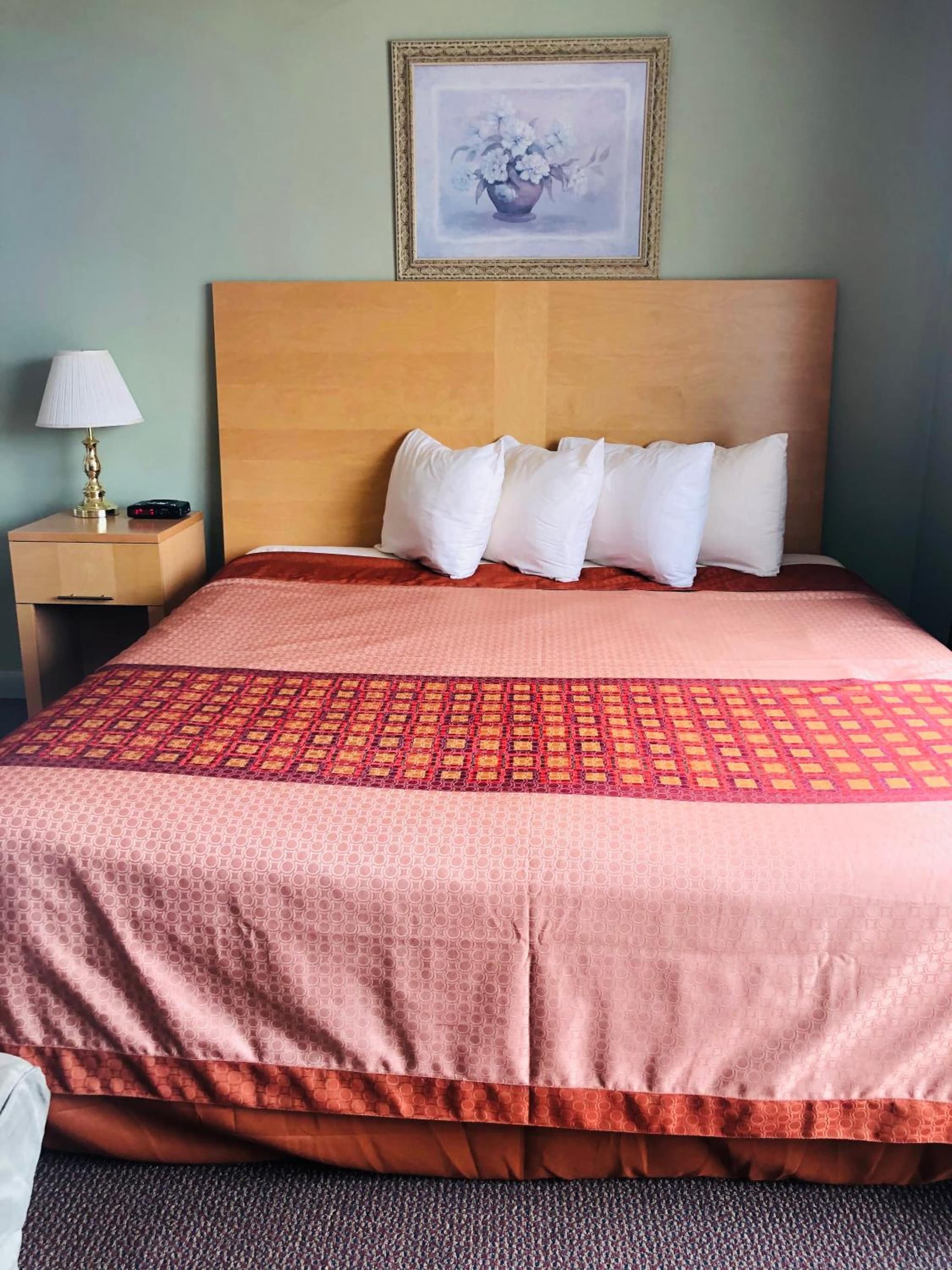 Perth Plaza Inn & Suites photo 4