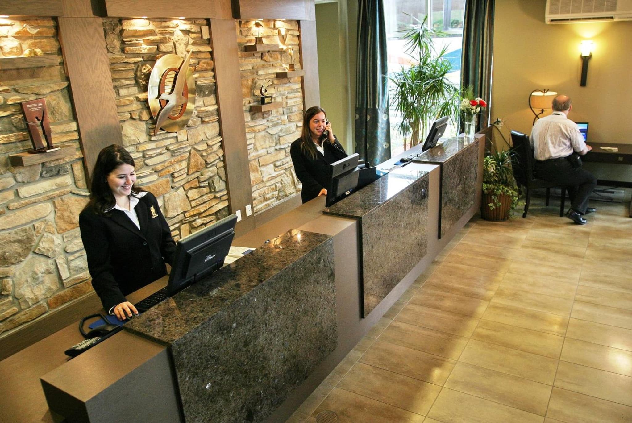 Days Inn by Wyndham Levis photo 7