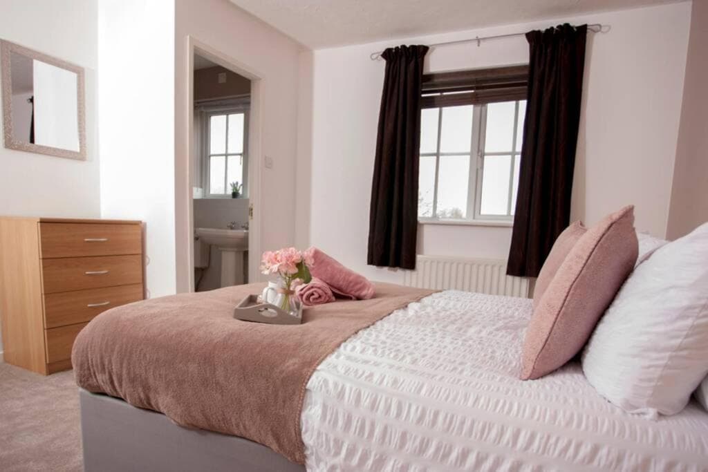 3 Bed Townhouse Stafford photo 7
