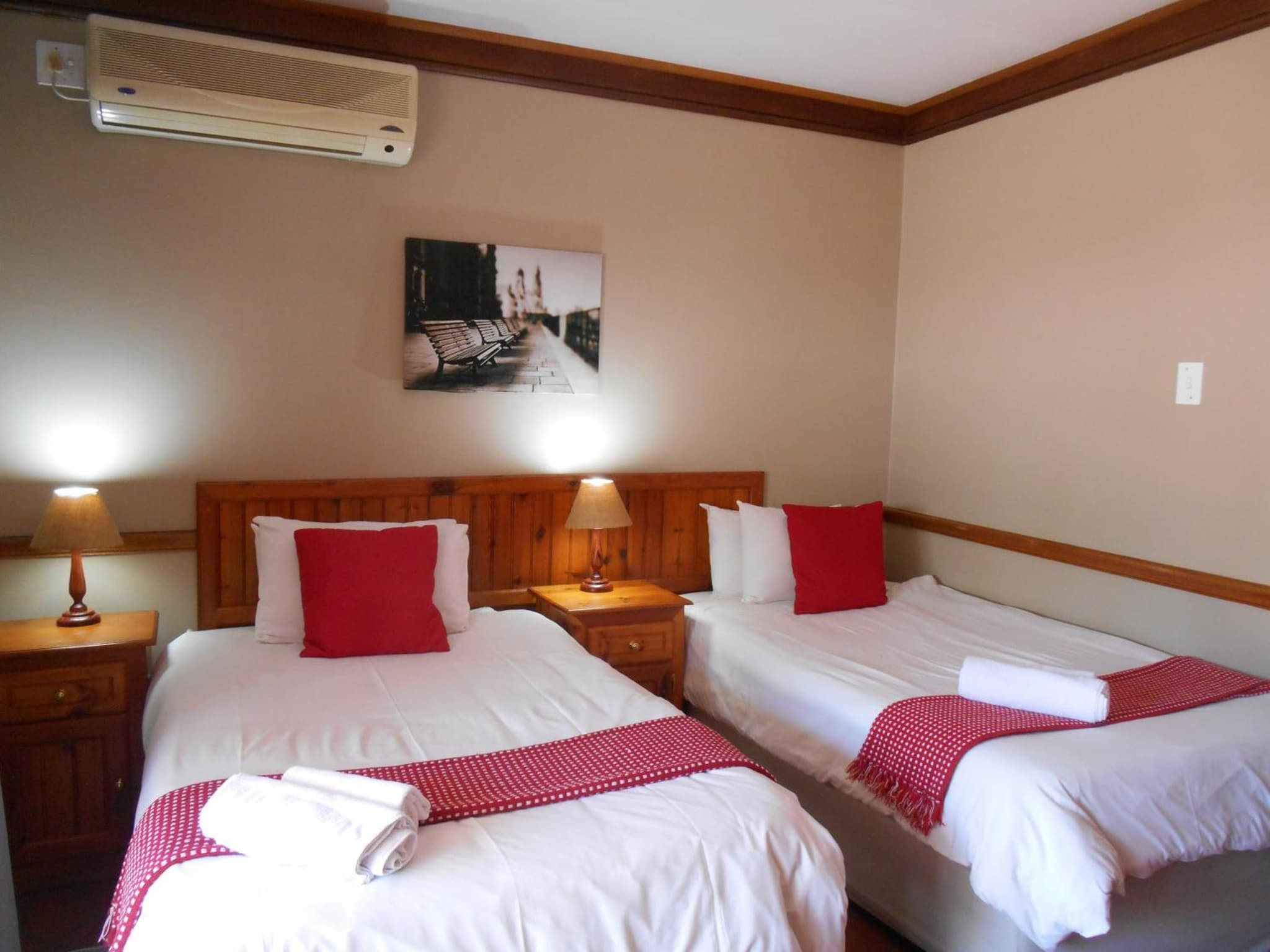 Oakwood Lodge photo 2