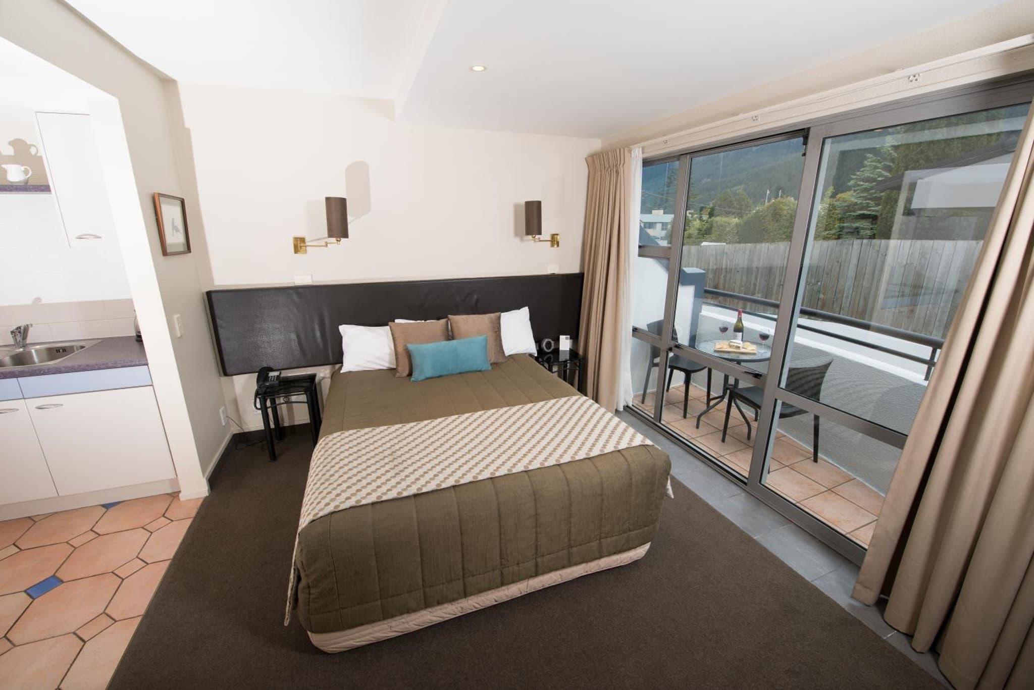 Hurley's of Queenstown photo 8