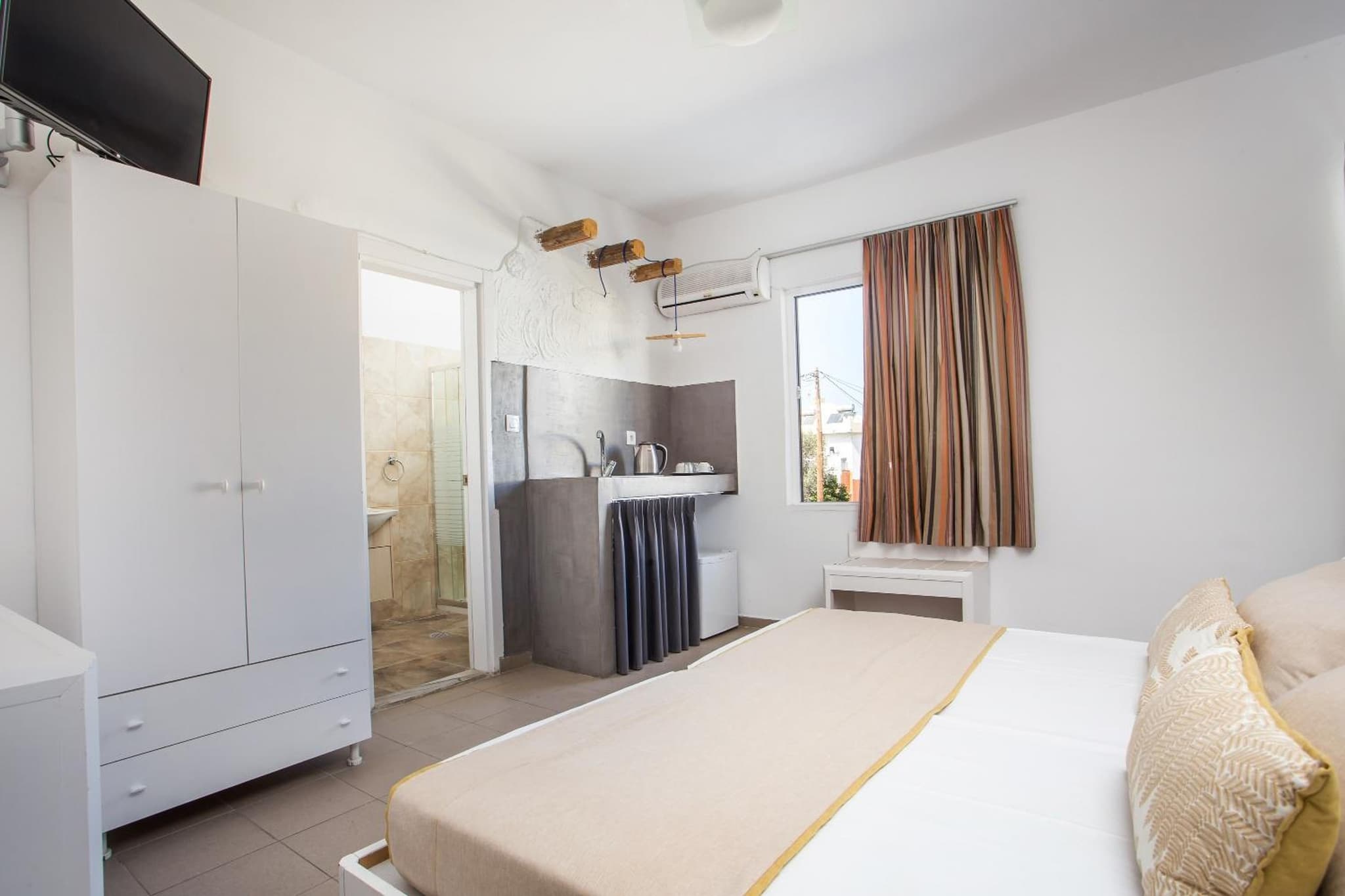 Tinas Plus Hotel photo 3