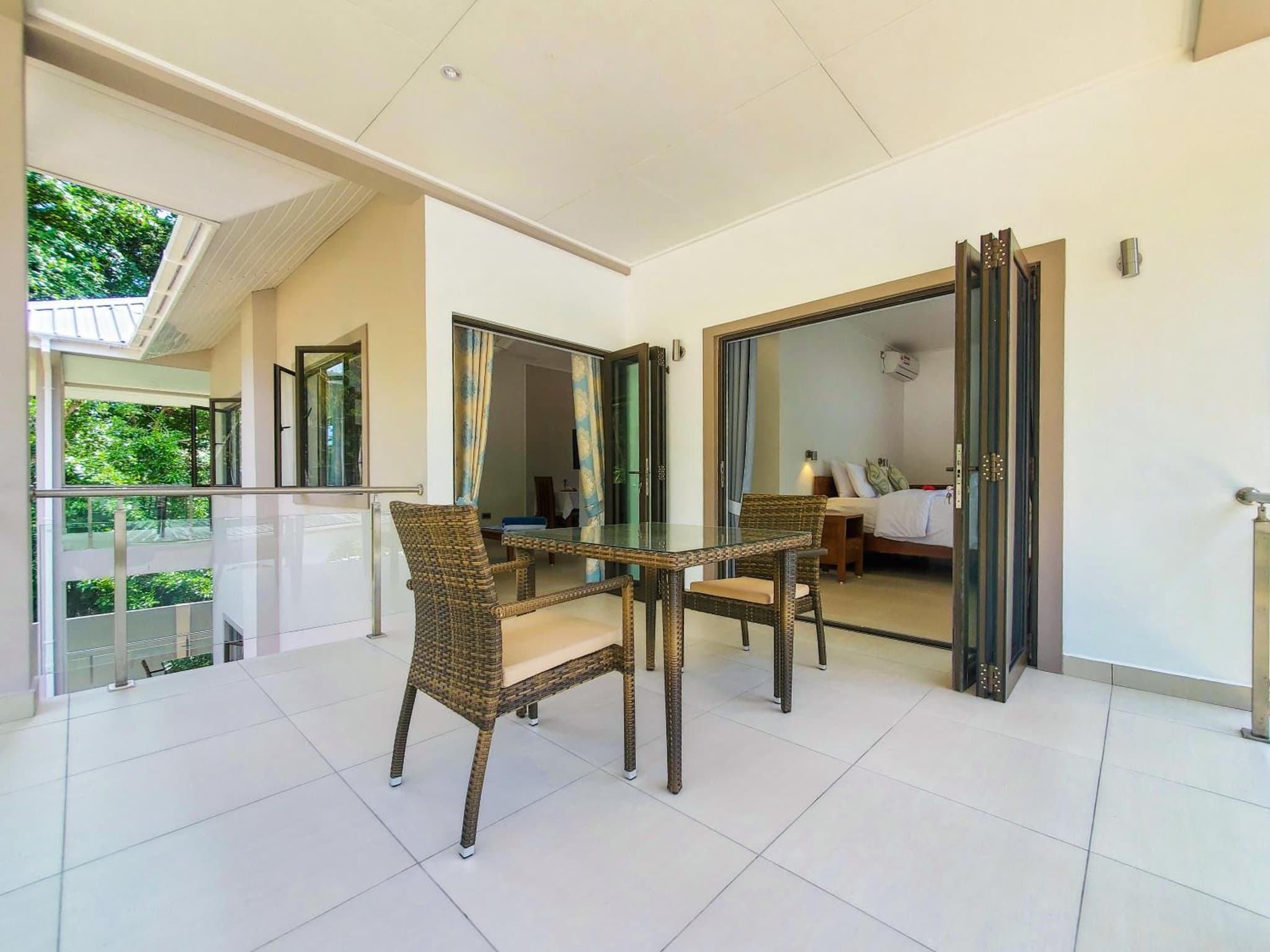Palm Holiday Apartments photo 2