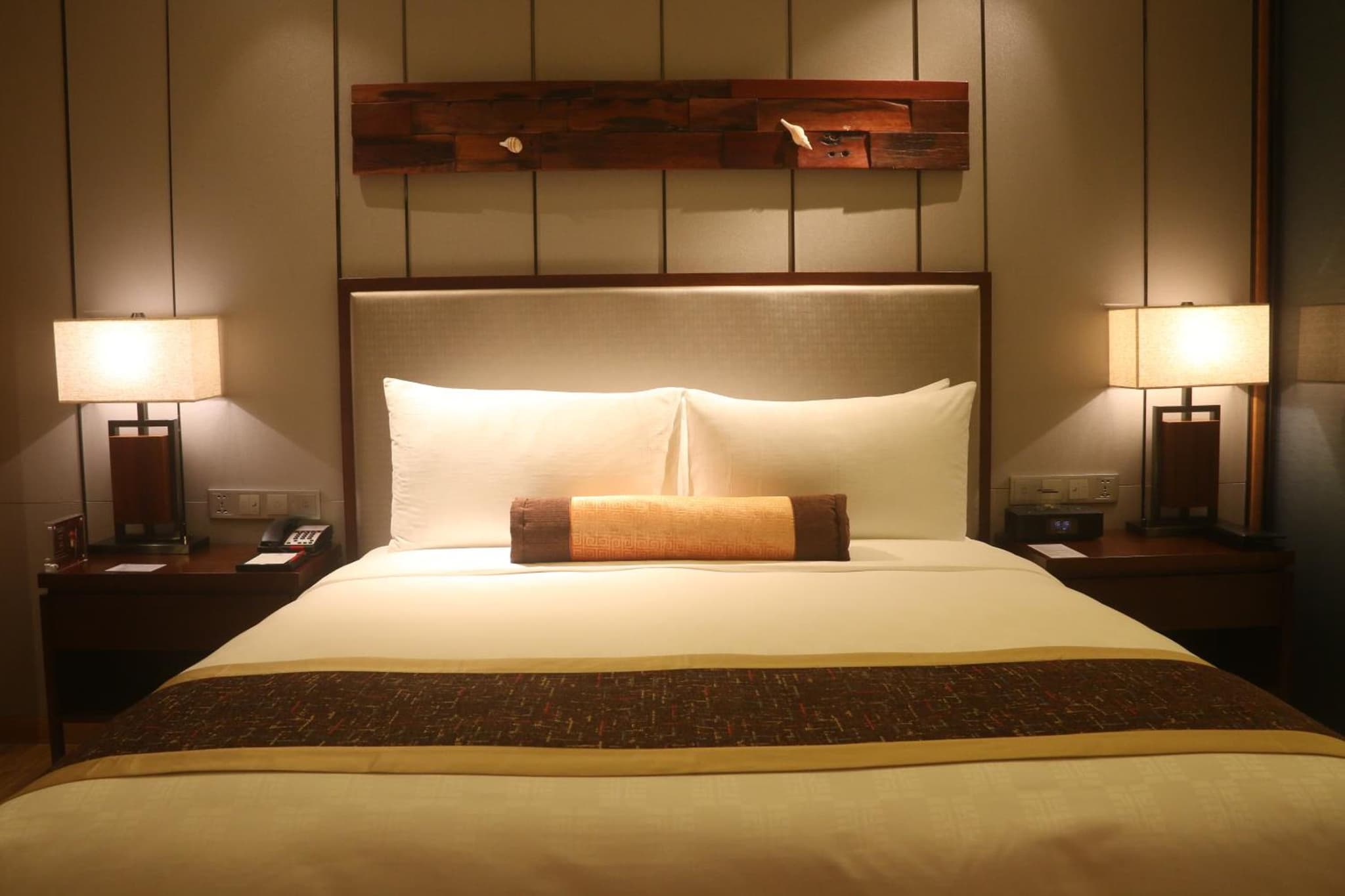 HUALUXE Yangjiang City Center photo 7