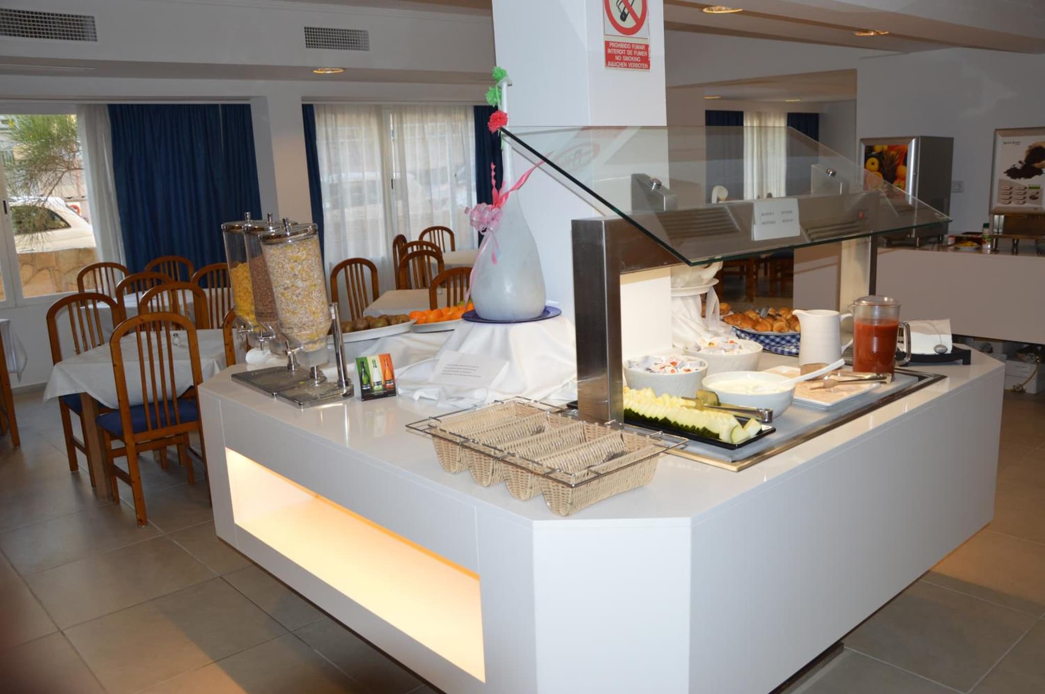 Hotel Sant Jordi photo 6