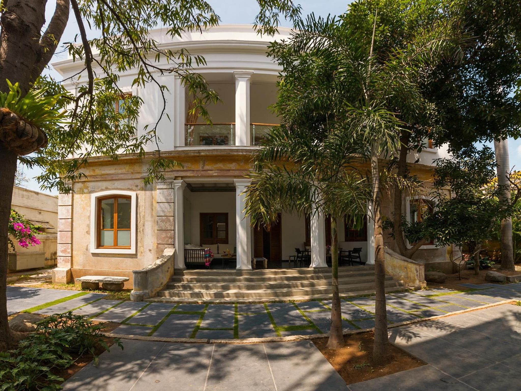 LA VILLA by Villavi