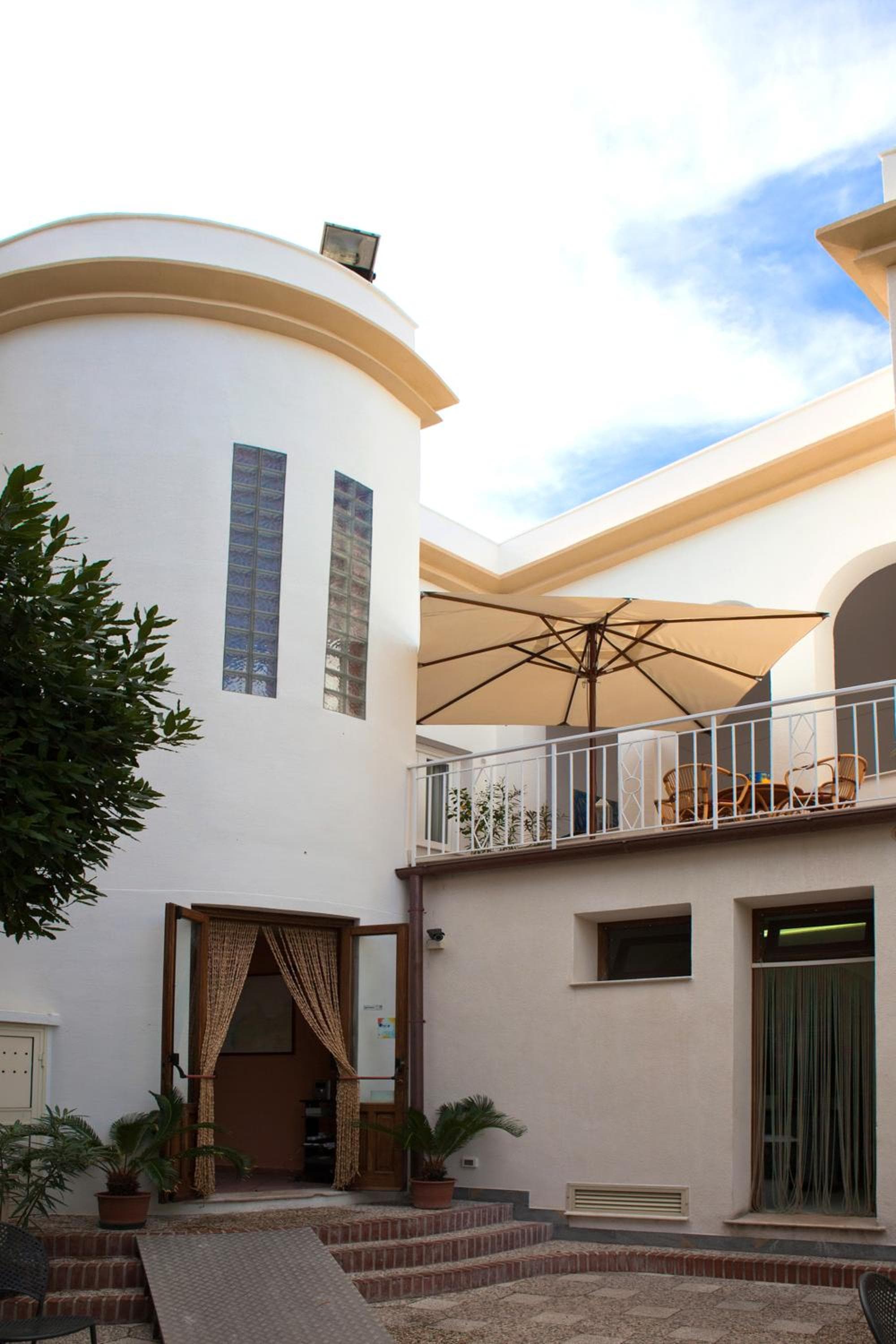 Aegusa Hotel