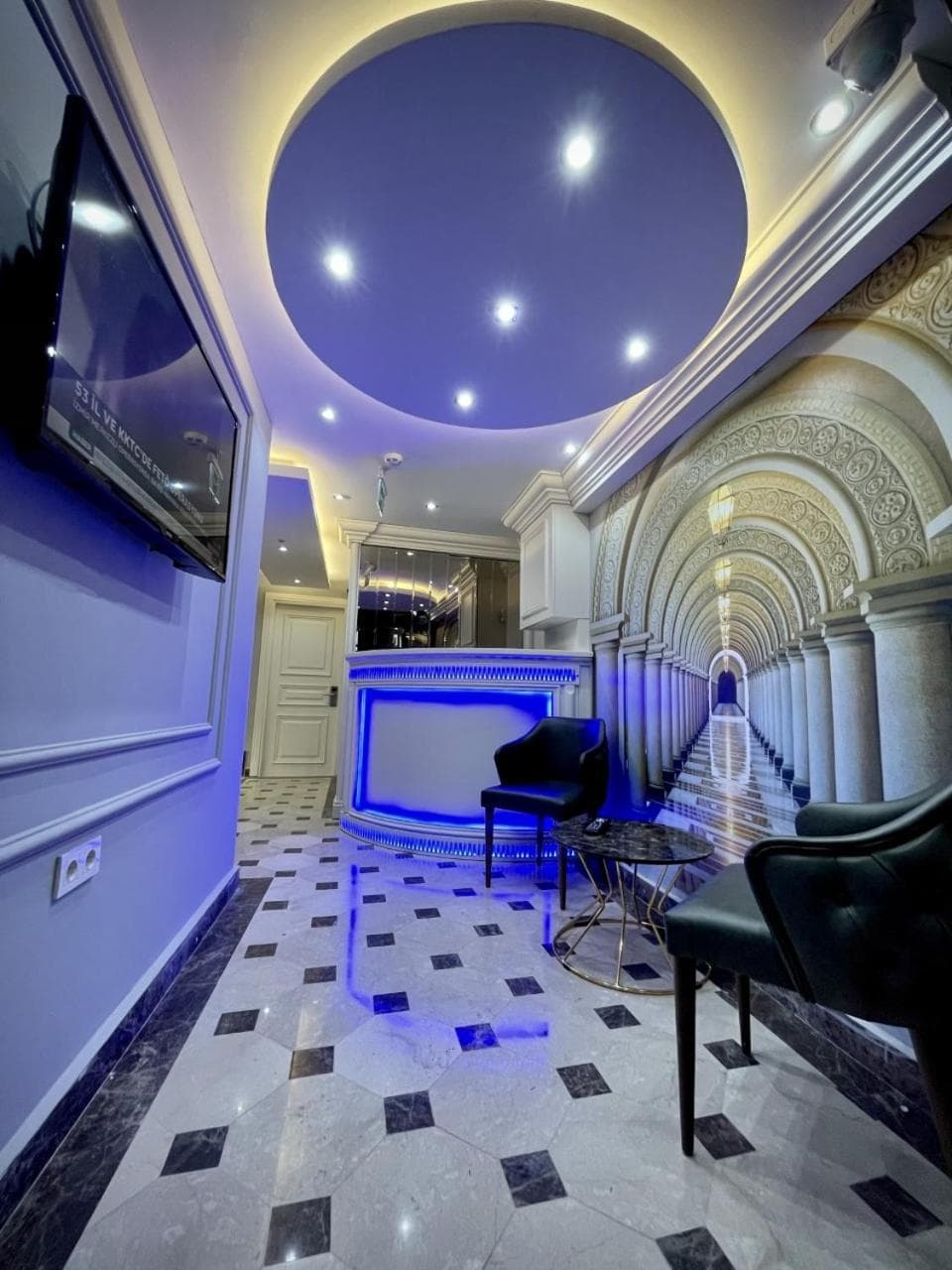 Crowned Hotel photo 3