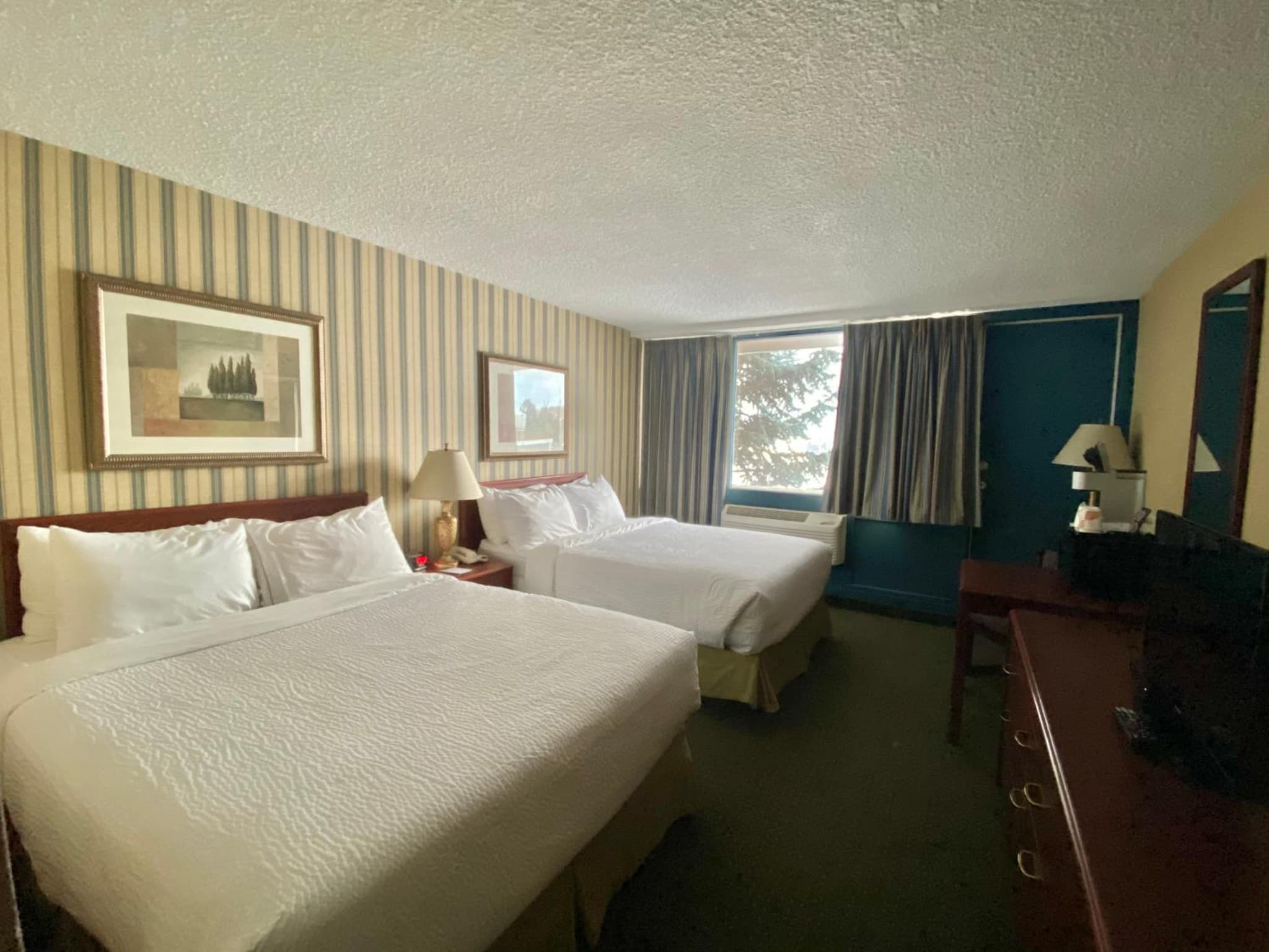 Ramada by Wyndham Whitecourt photo 9