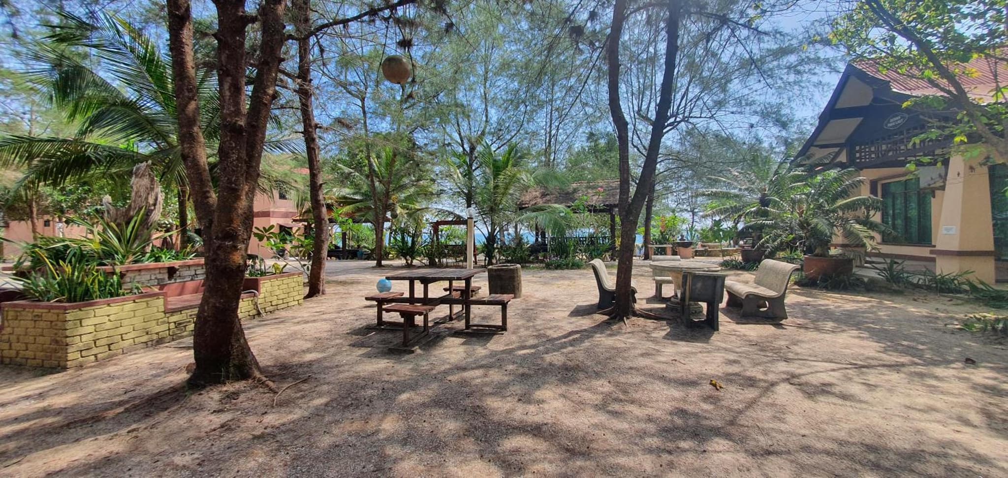 Pandan Laut Beach Resort photo 3