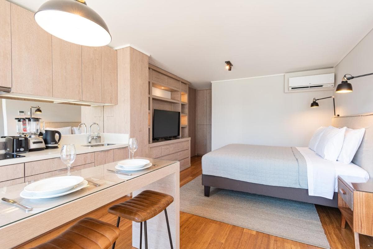 Uptown Luxe - Studio, Parking, Wifi, Pool & Metro photo 7