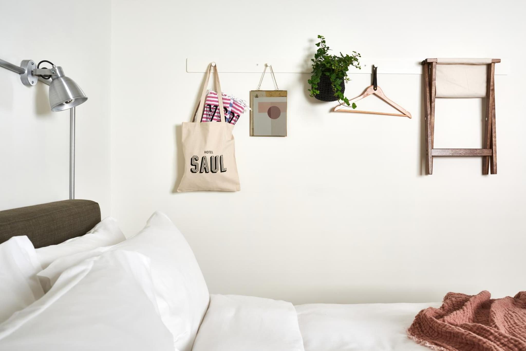 The Saul photo 9