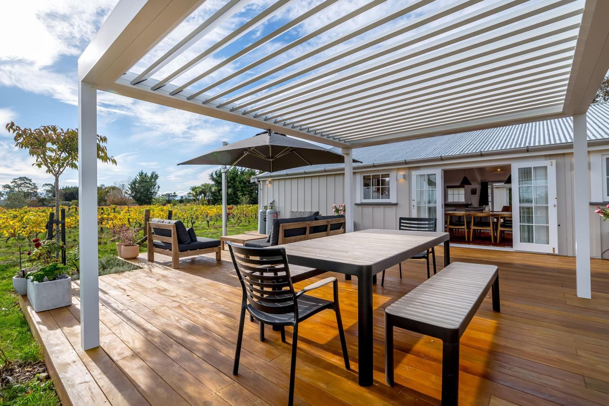 Émigré Martinborough The Wineshed and the Lodge