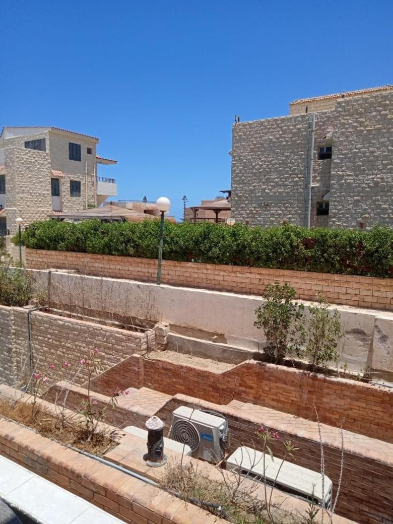 1CH1 studio 2beds ground floor sea view 114 green beach