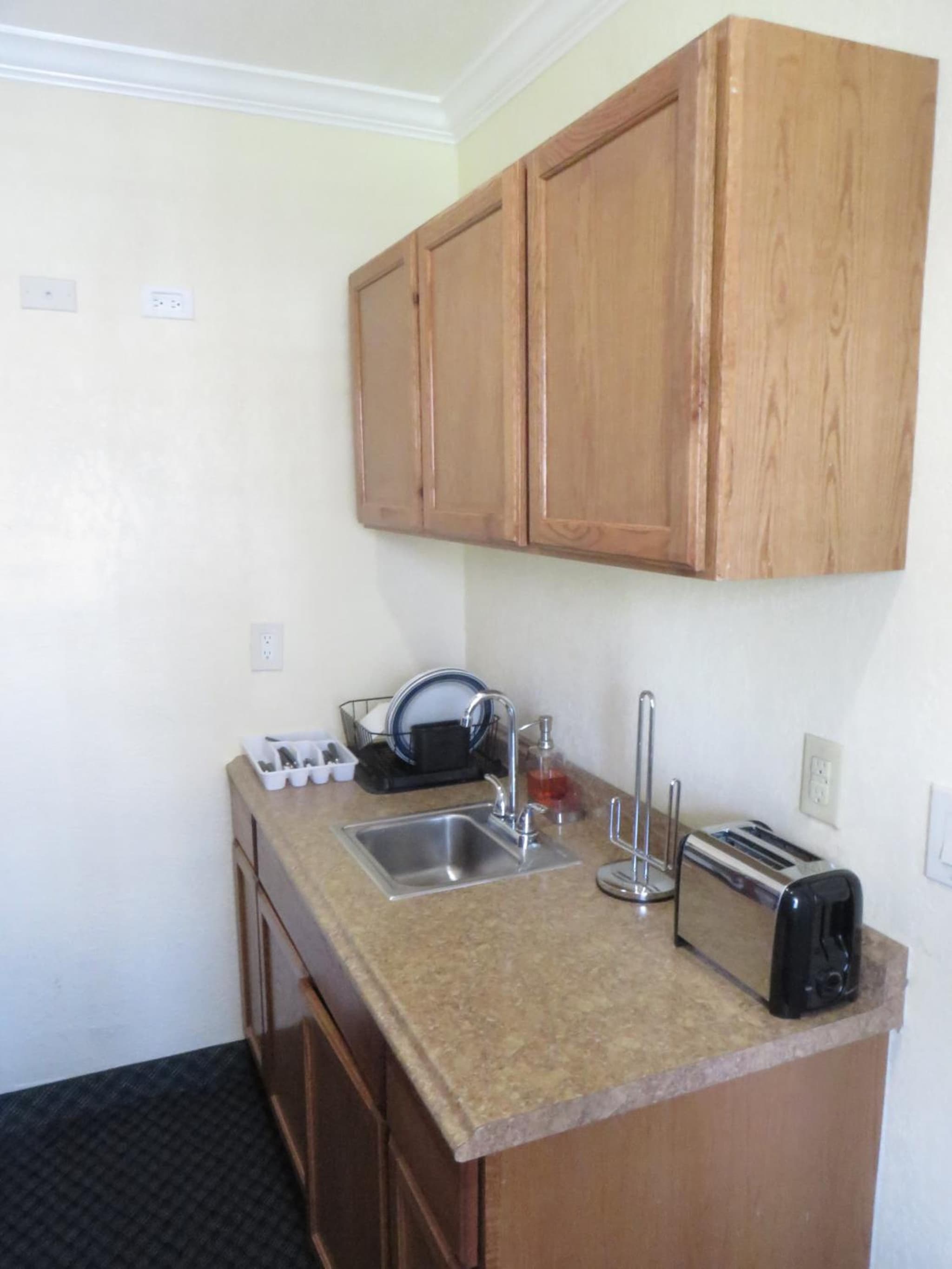 Best Inn & Suites photo 9
