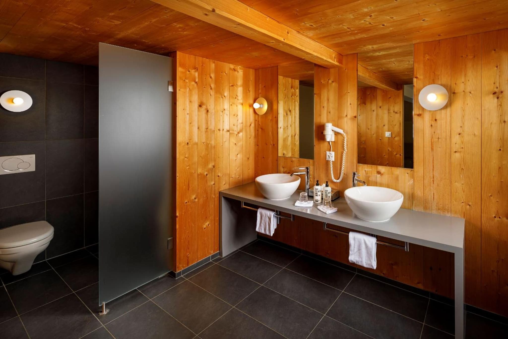 Hirschen Guesthouse - Village Hotel photo 9