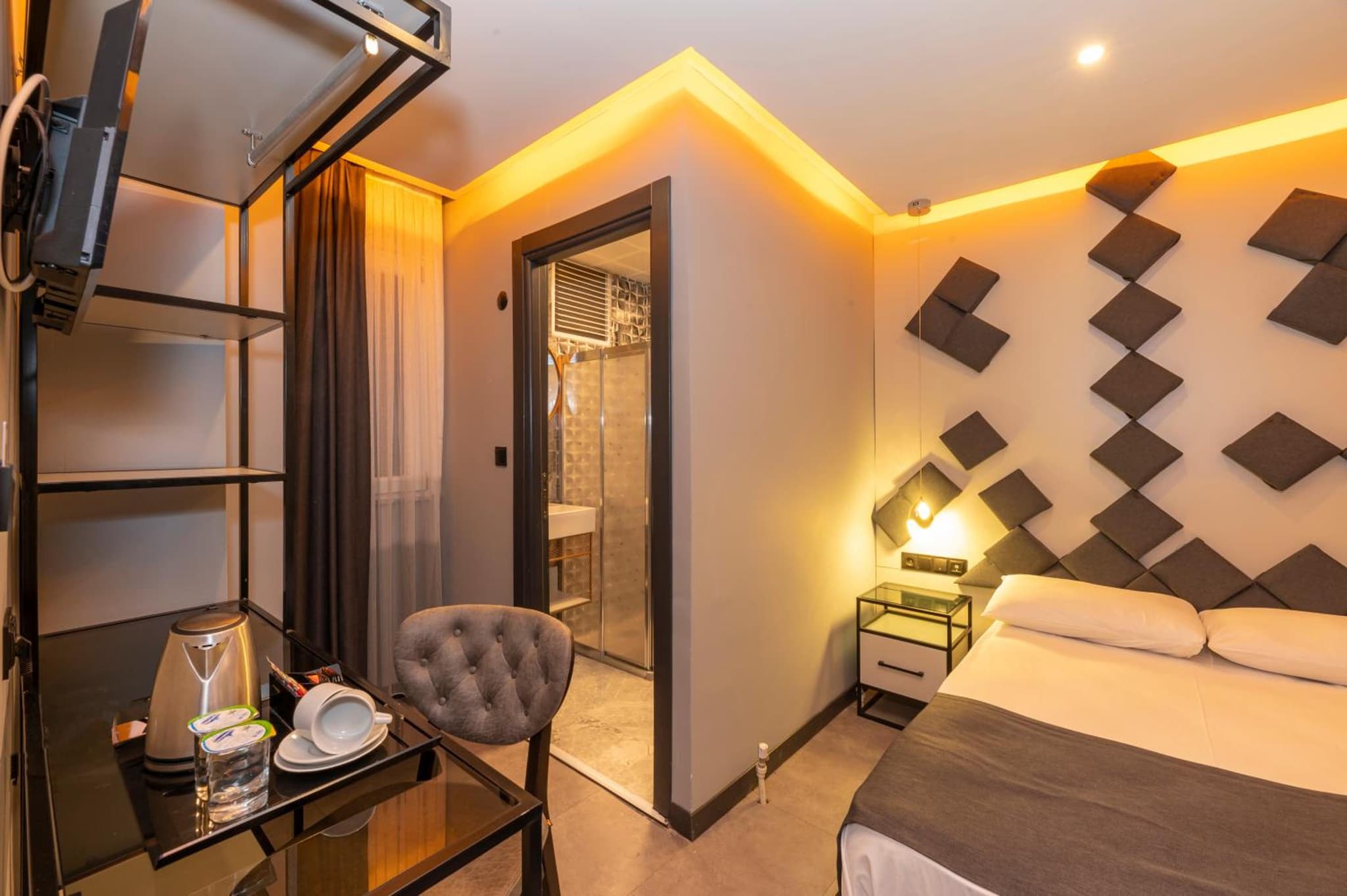 White Palace Hotel photo 2