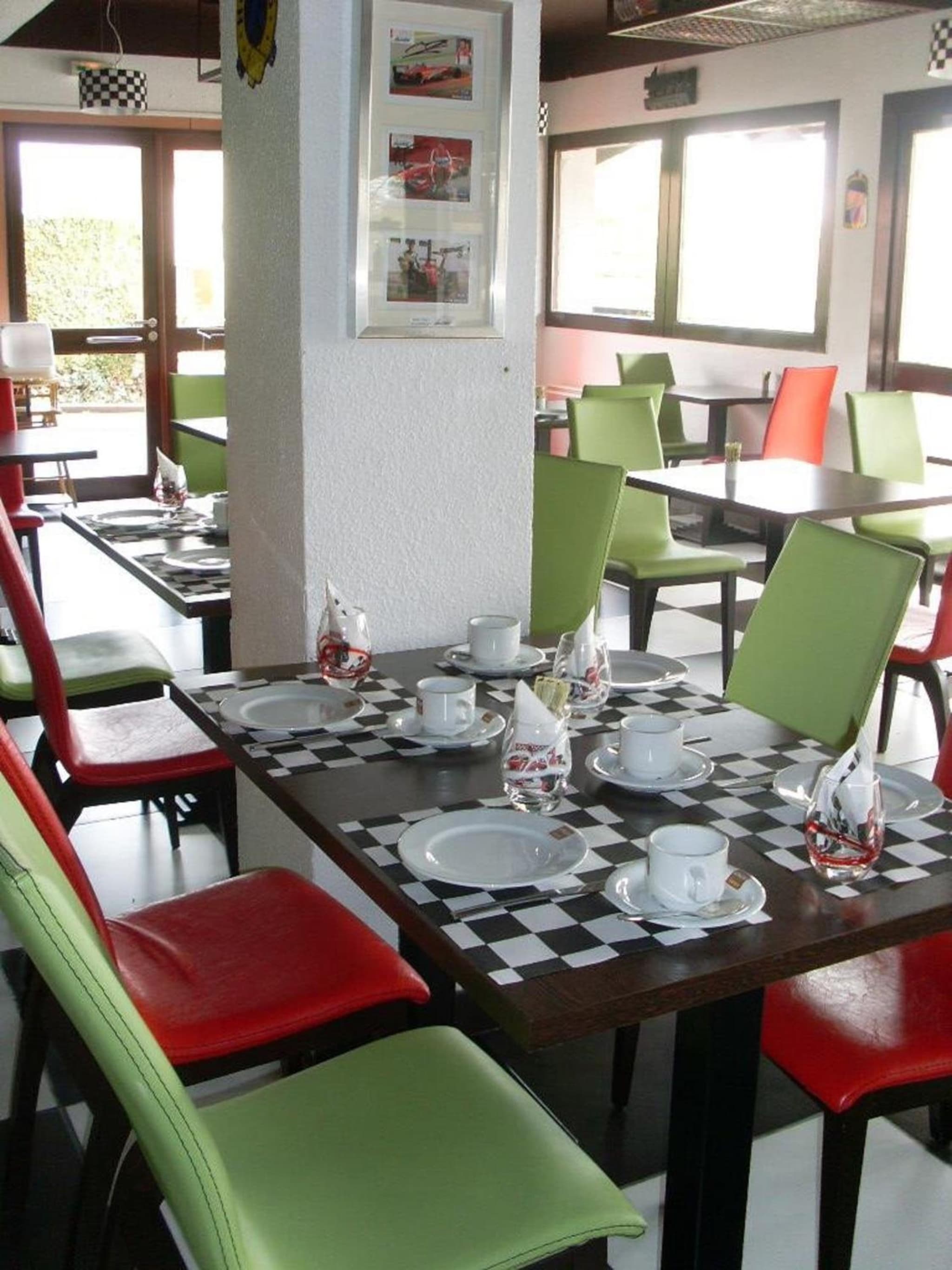 Enzo Hotels Vierzon by Kyriad Direct photo 9