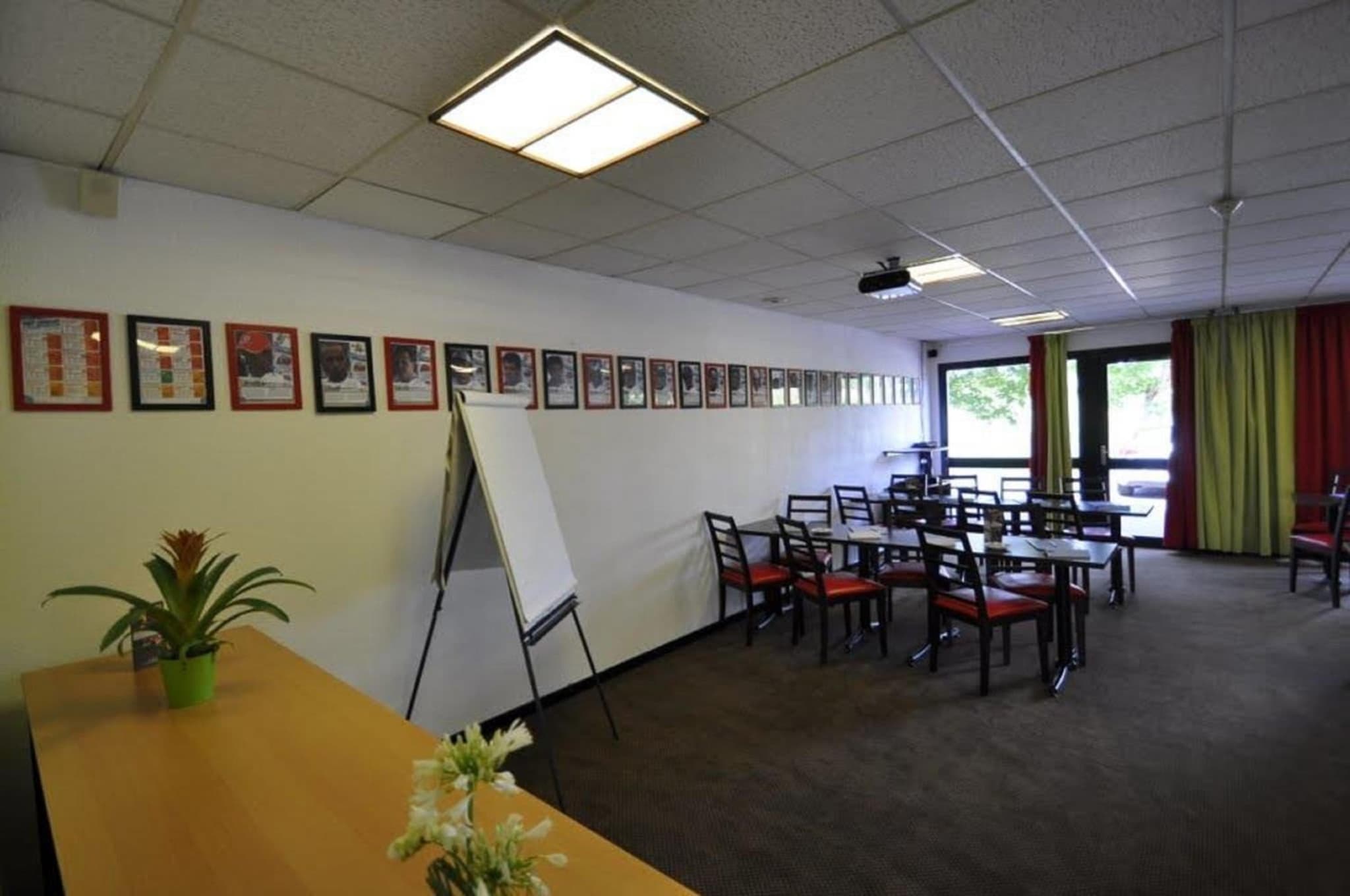 Enzo Hotels Vierzon by Kyriad Direct photo 2