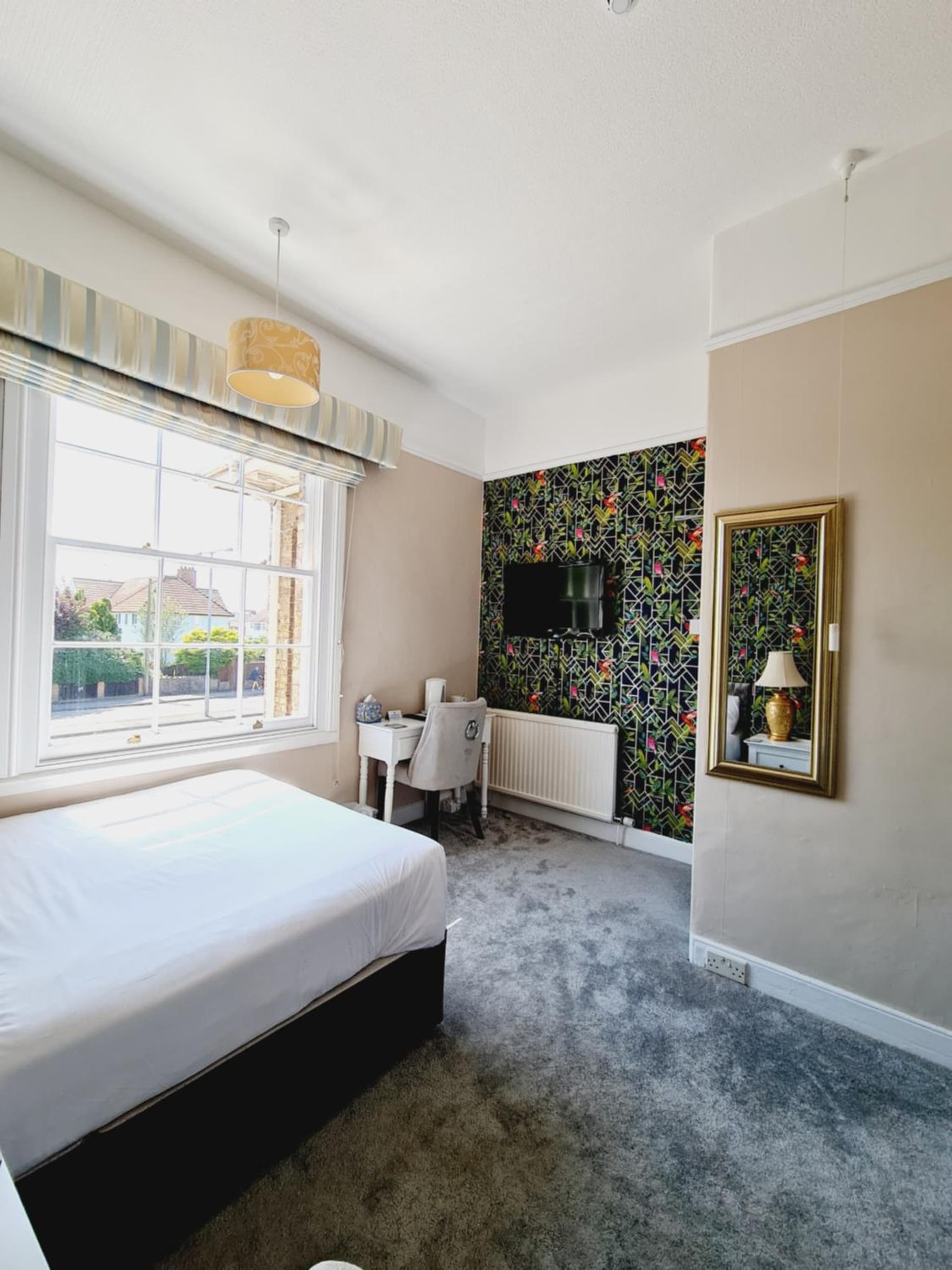 Beaufort Lodge - Central Location & Free Parking photo 7