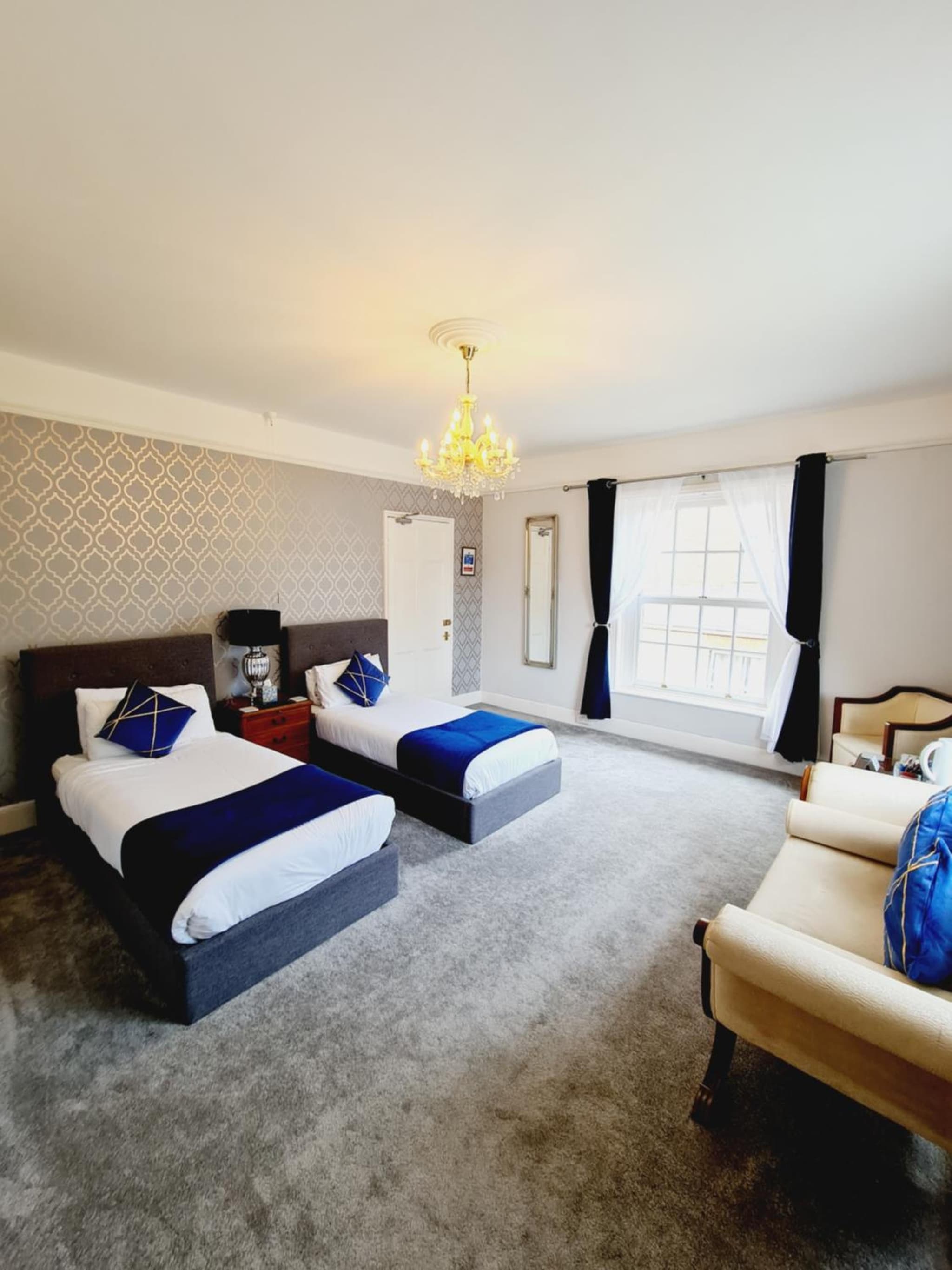 Beaufort Lodge - Central Location & Free Parking photo 4