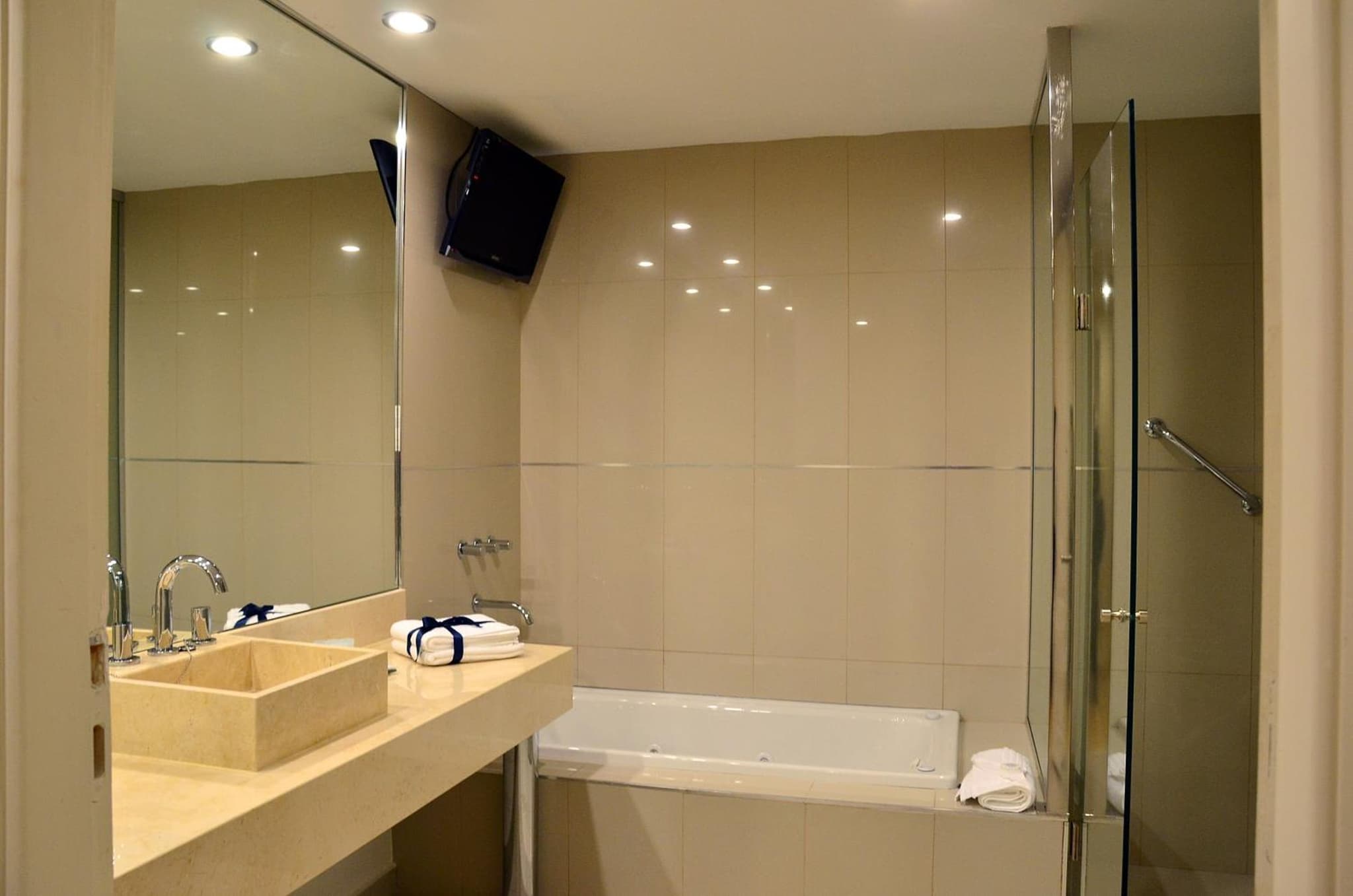 Le Parc Hotel & Suite photo 5