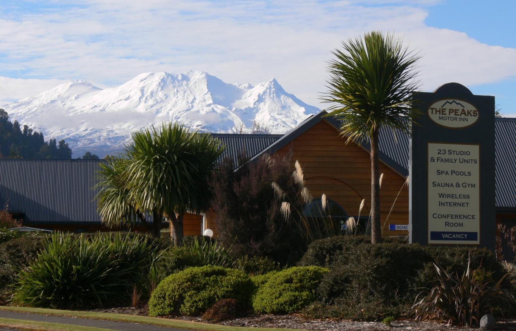 The Peaks Motor Inn photo 2
