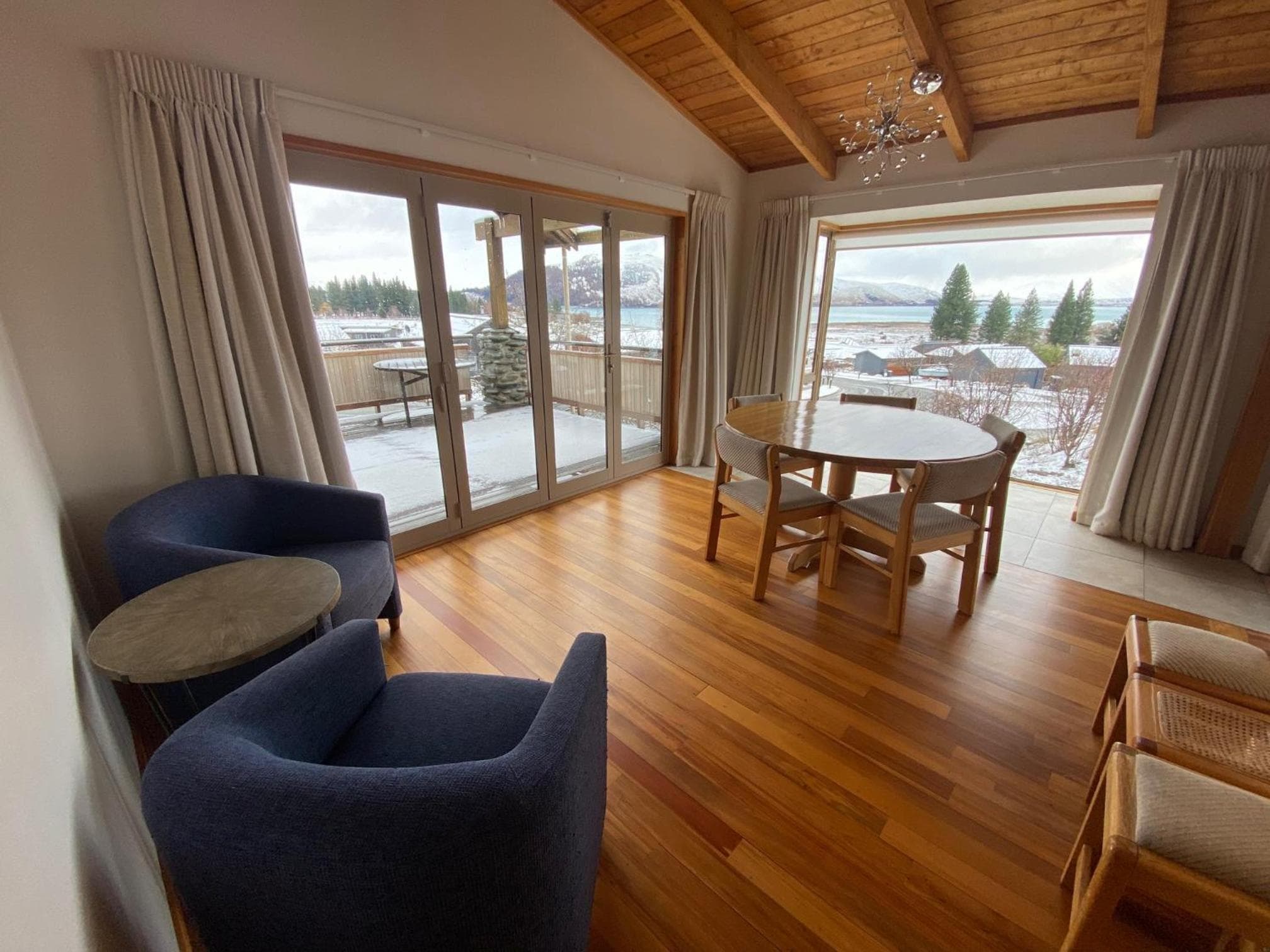 Glacier Rock Lakeview House photo 8