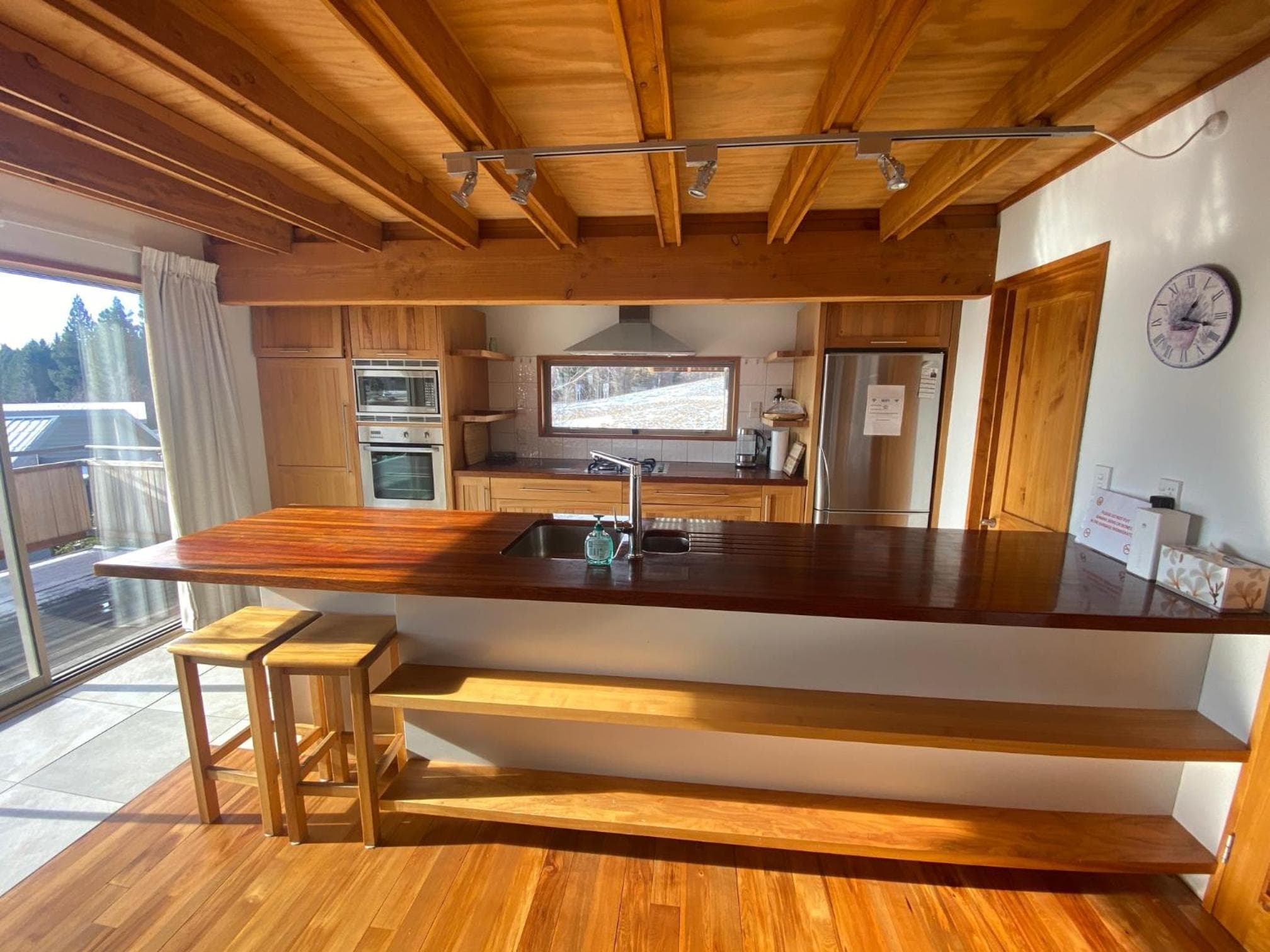 Glacier Rock Lakeview House photo 5